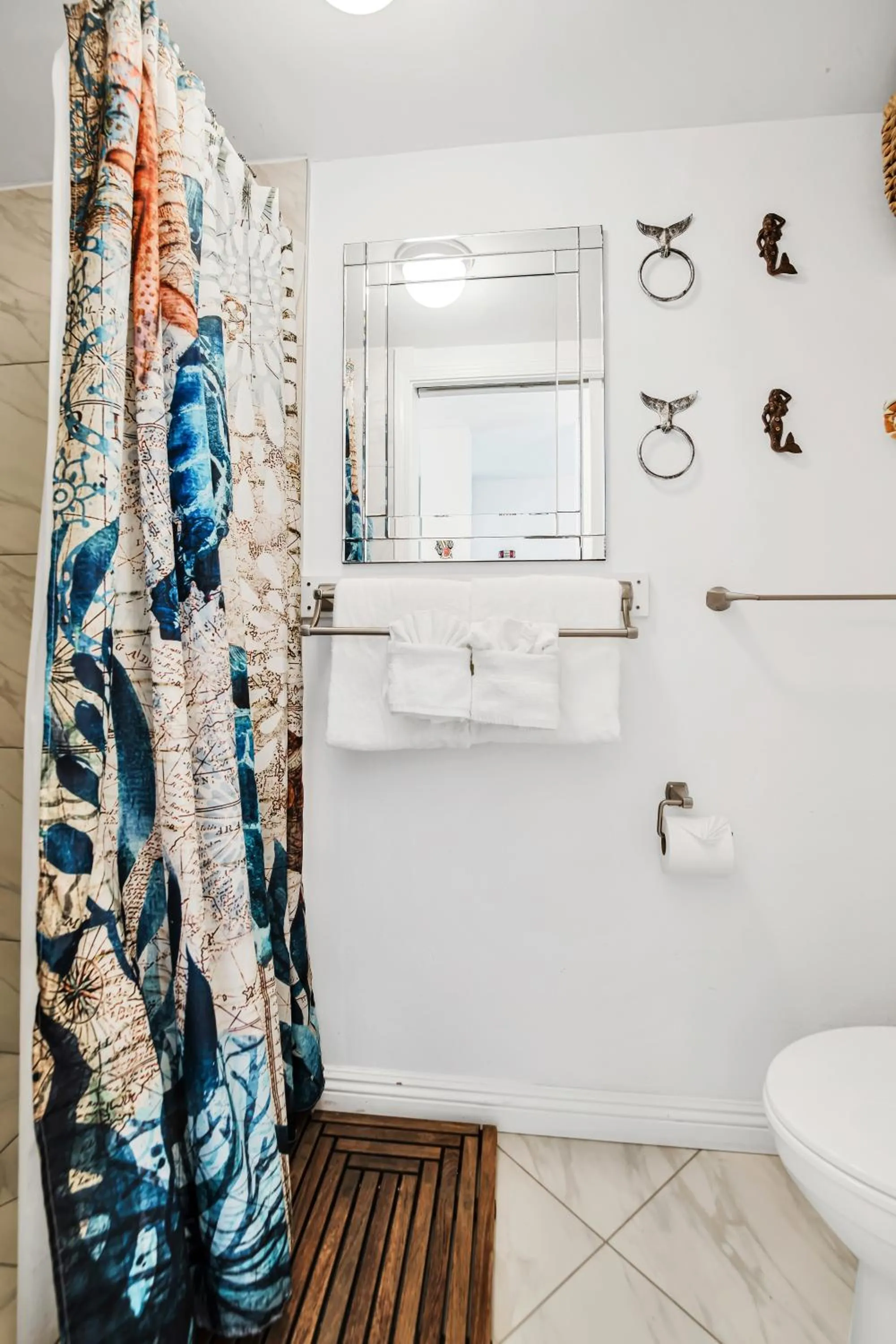 Shower in Kona Islander Inn - Prime Downtown Location with Hot Tub, Pool & Beach