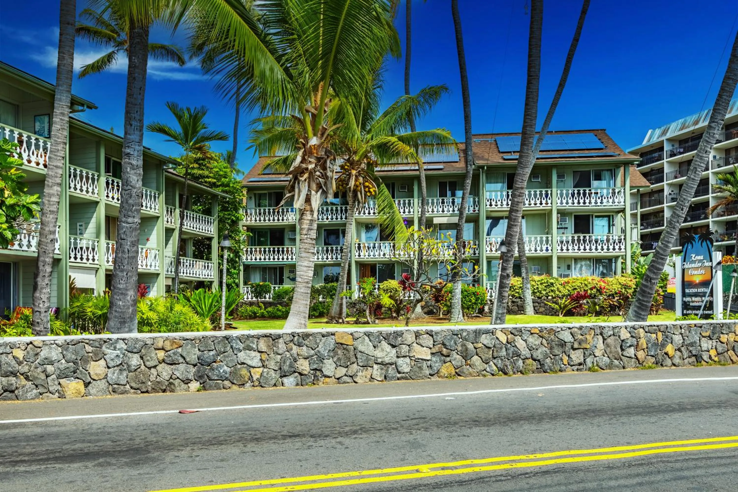 Property building in Kona Islander Inn - Prime Downtown Location with Hot Tub, Pool & Beach