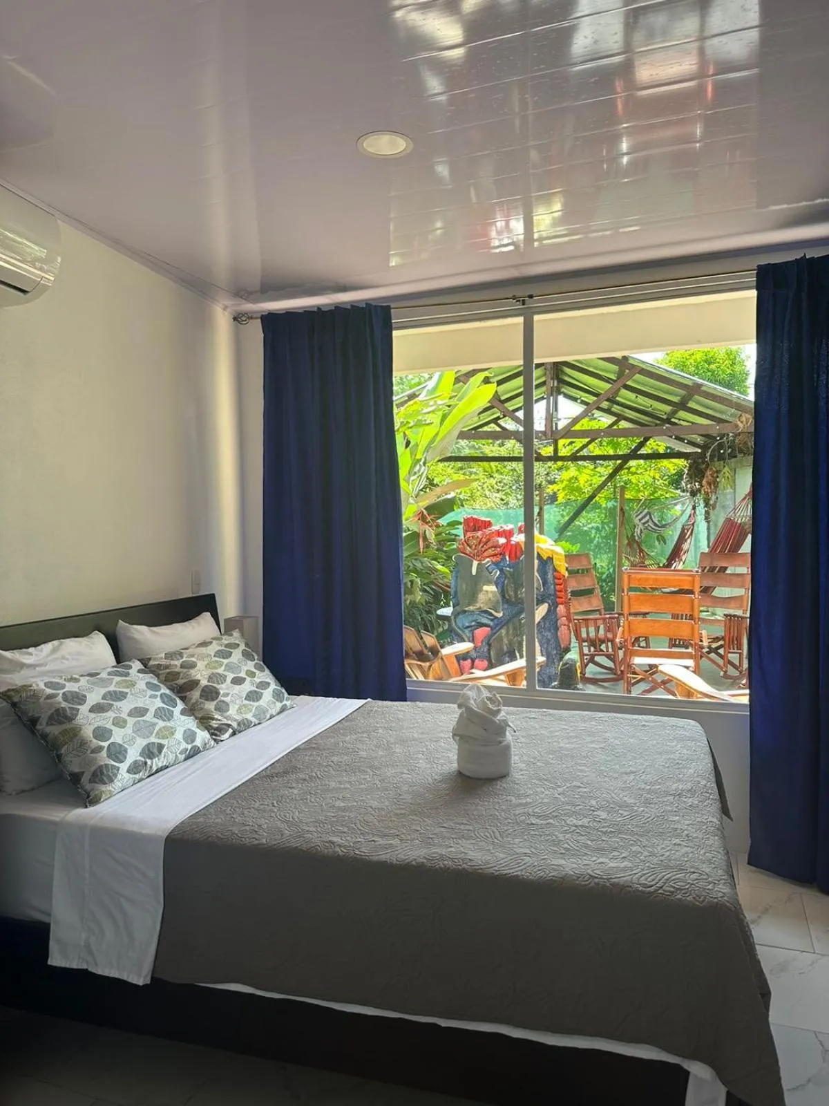 Property building, Bed in Hotel Serendipity