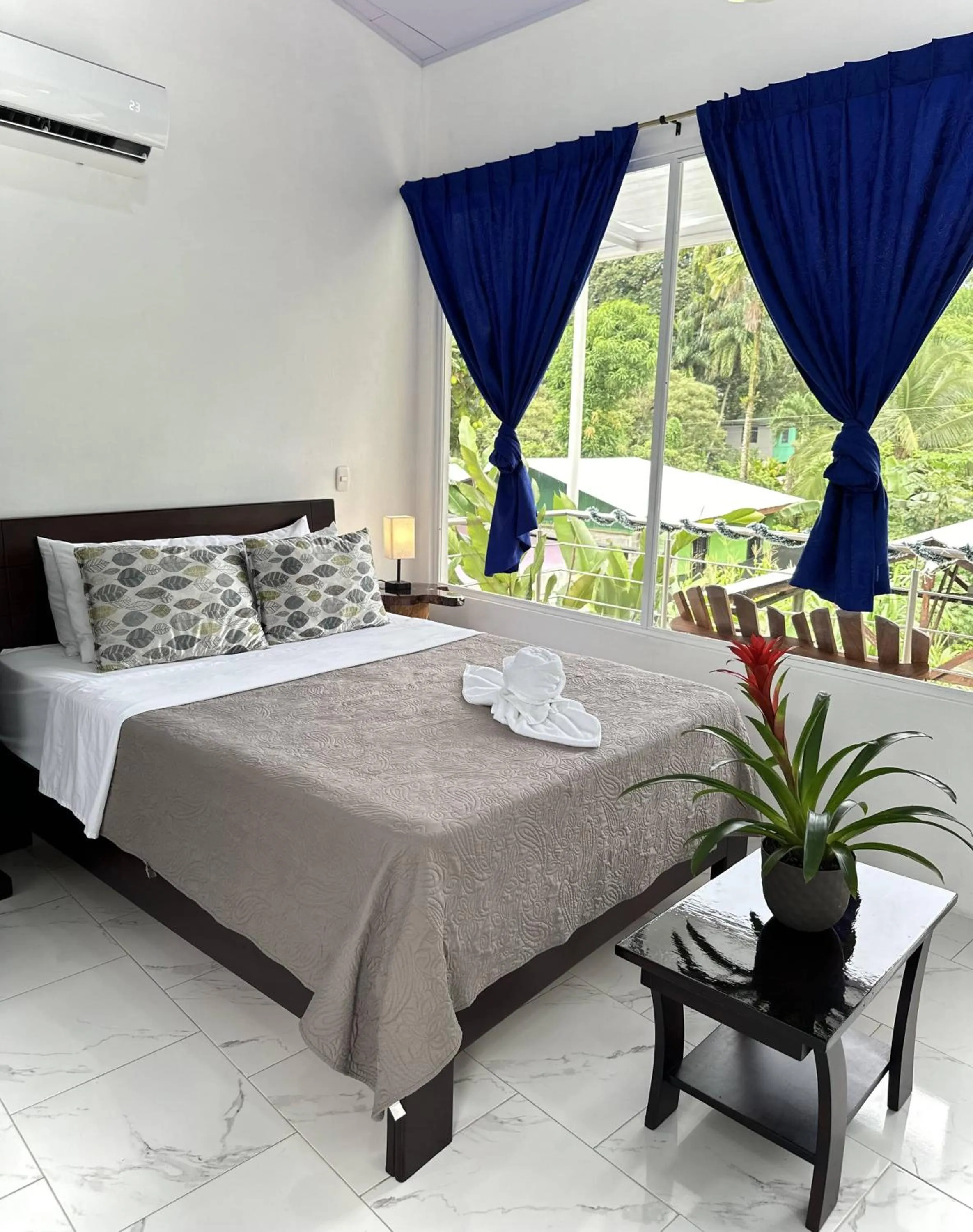 Bed in Hotel Serendipity