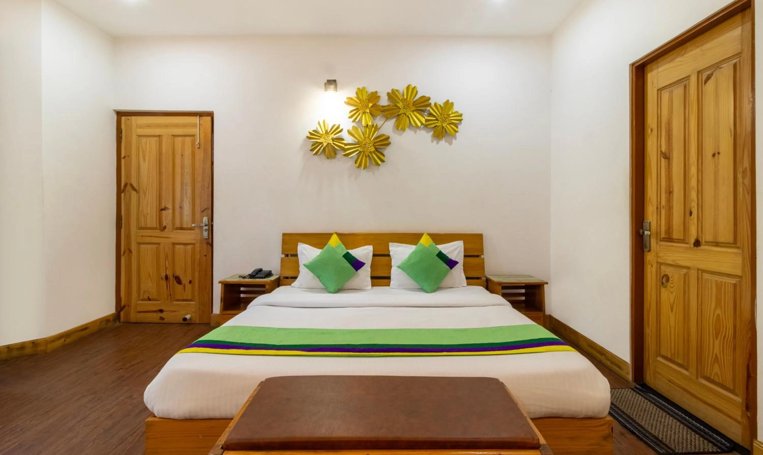 Bedroom, Bed in Treebo Vista Lago With Lake View