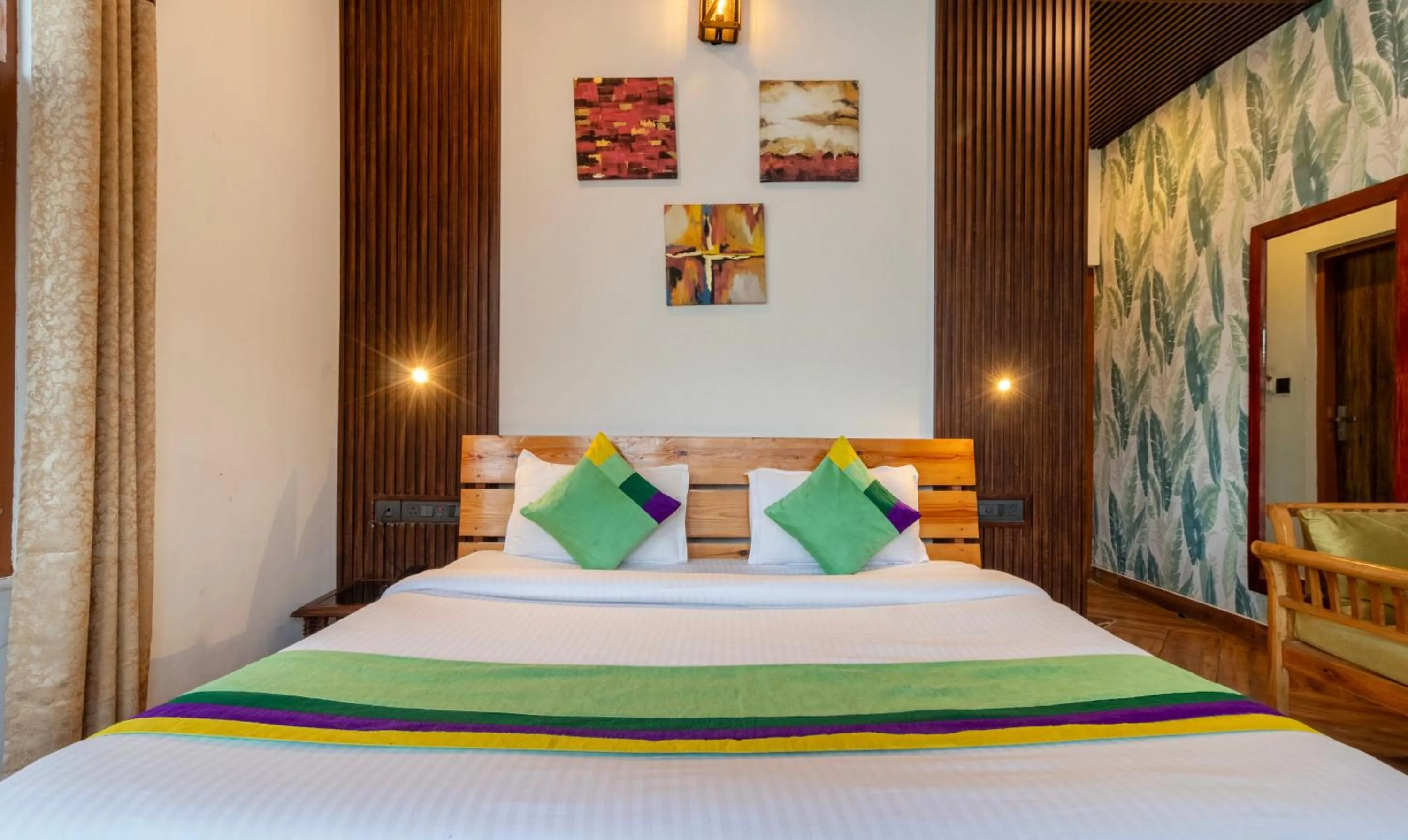 Bedroom, Bed in Treebo Vista Lago With Lake View