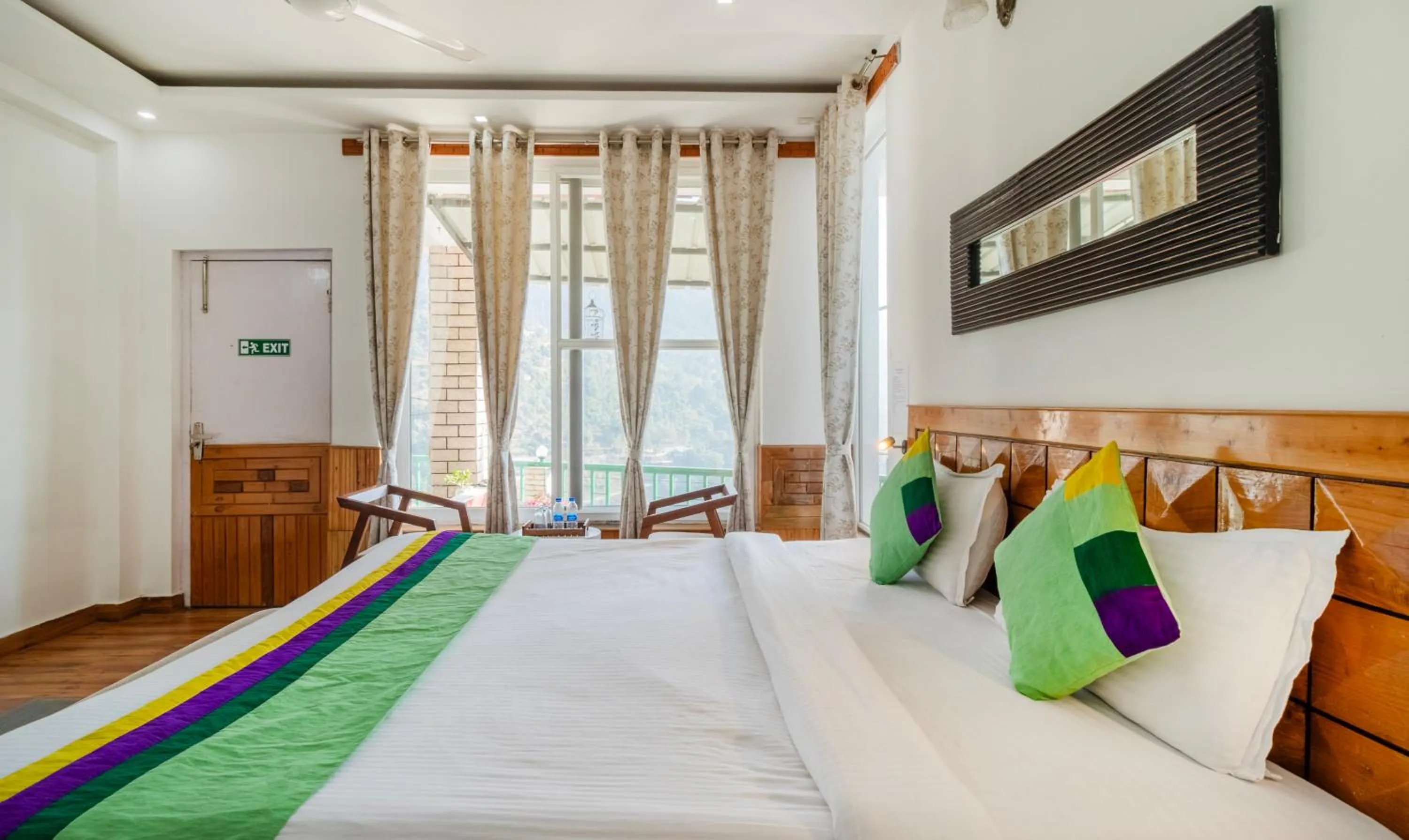 Bedroom, Bed in Treebo Vista Lago With Lake View