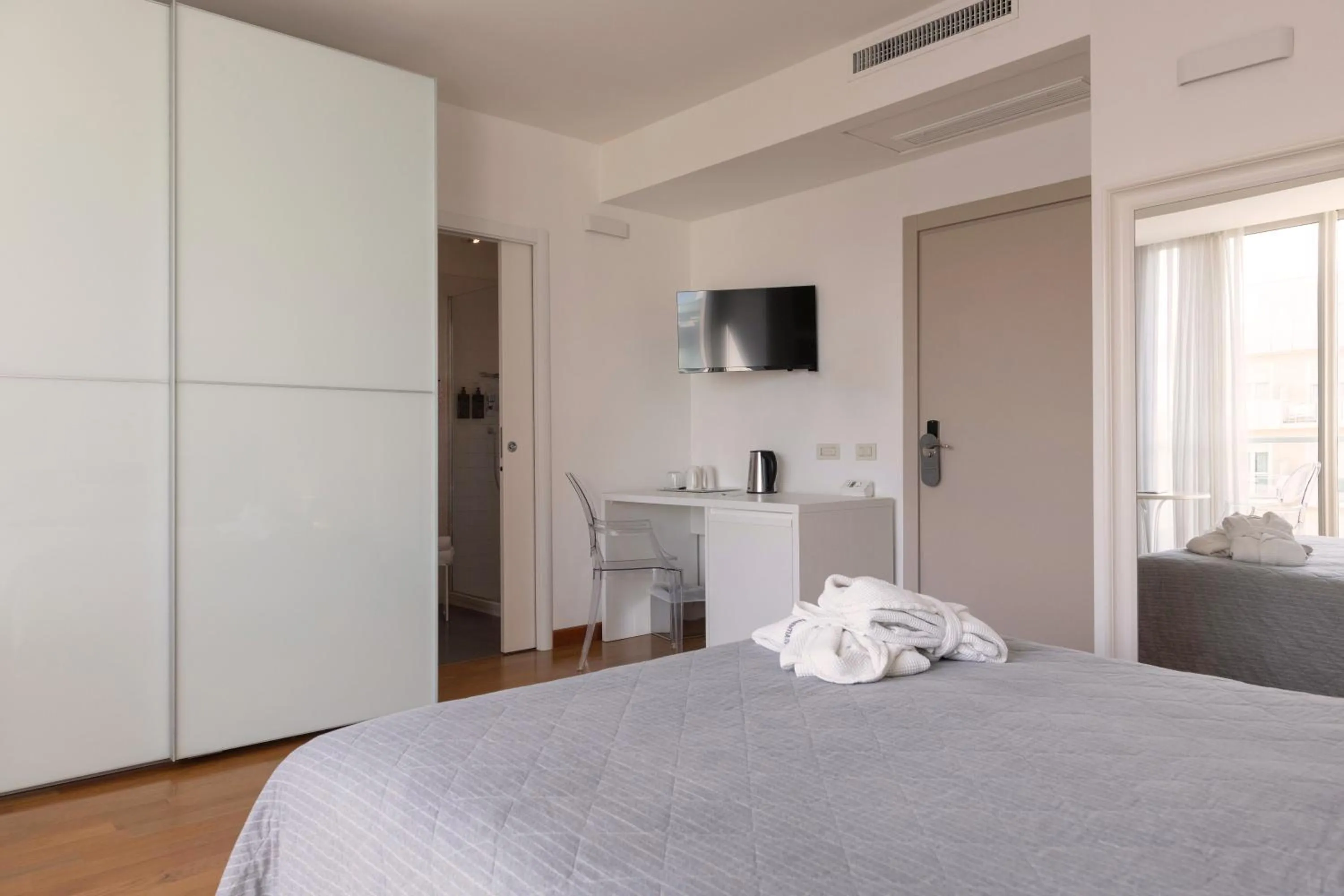 Photo of the whole room, Bed in Perla Verde Hotel