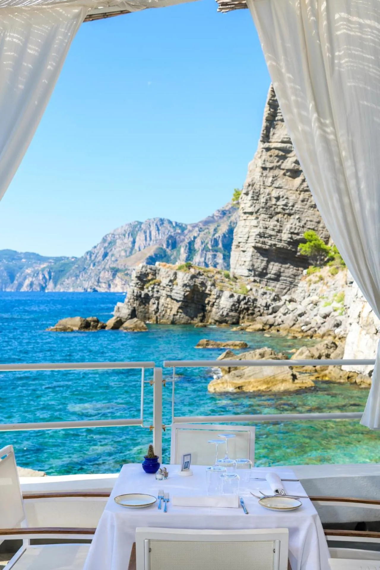 Restaurant/places to eat in Grand Hotel Tritone