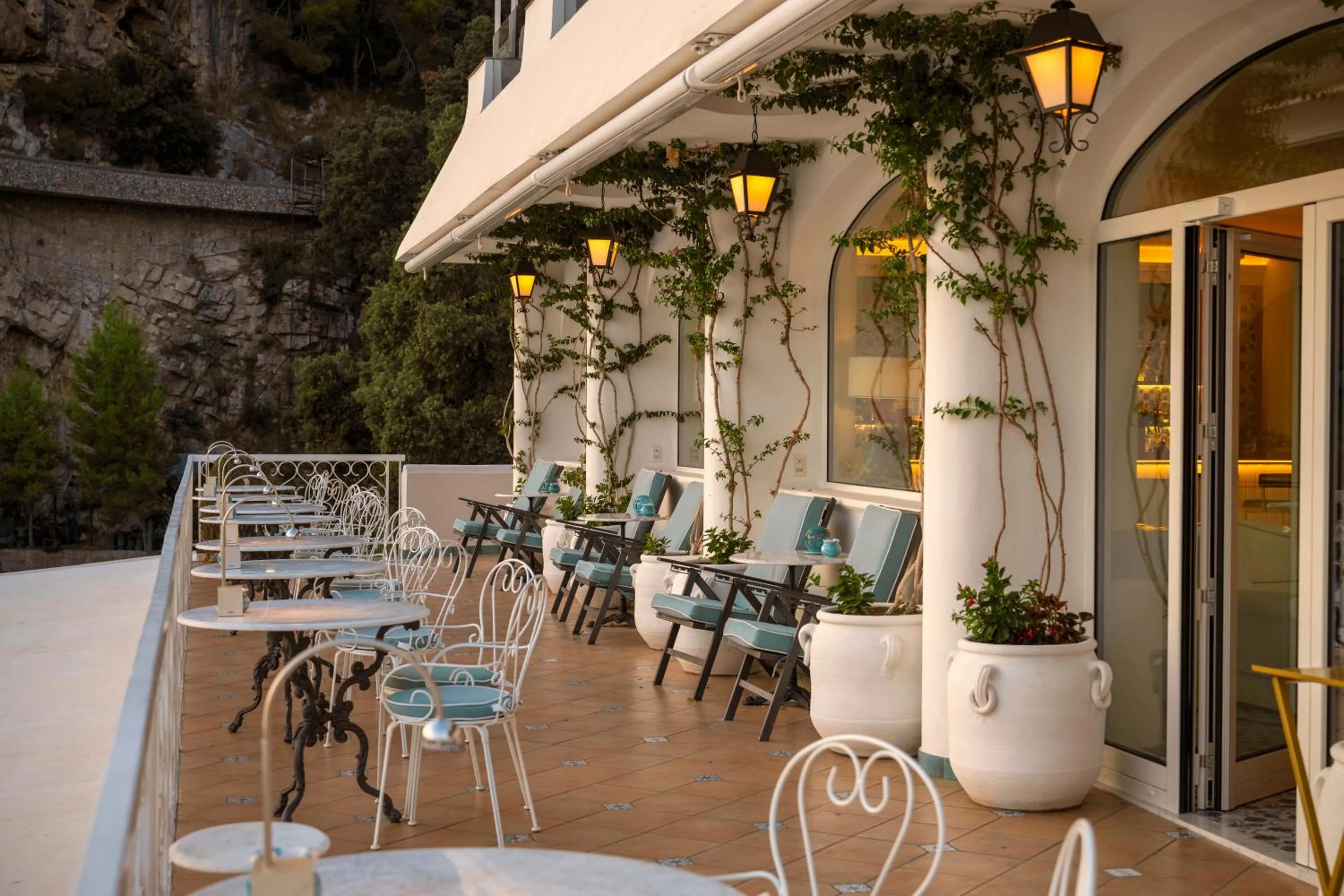 Lounge or bar in Grand Hotel Tritone