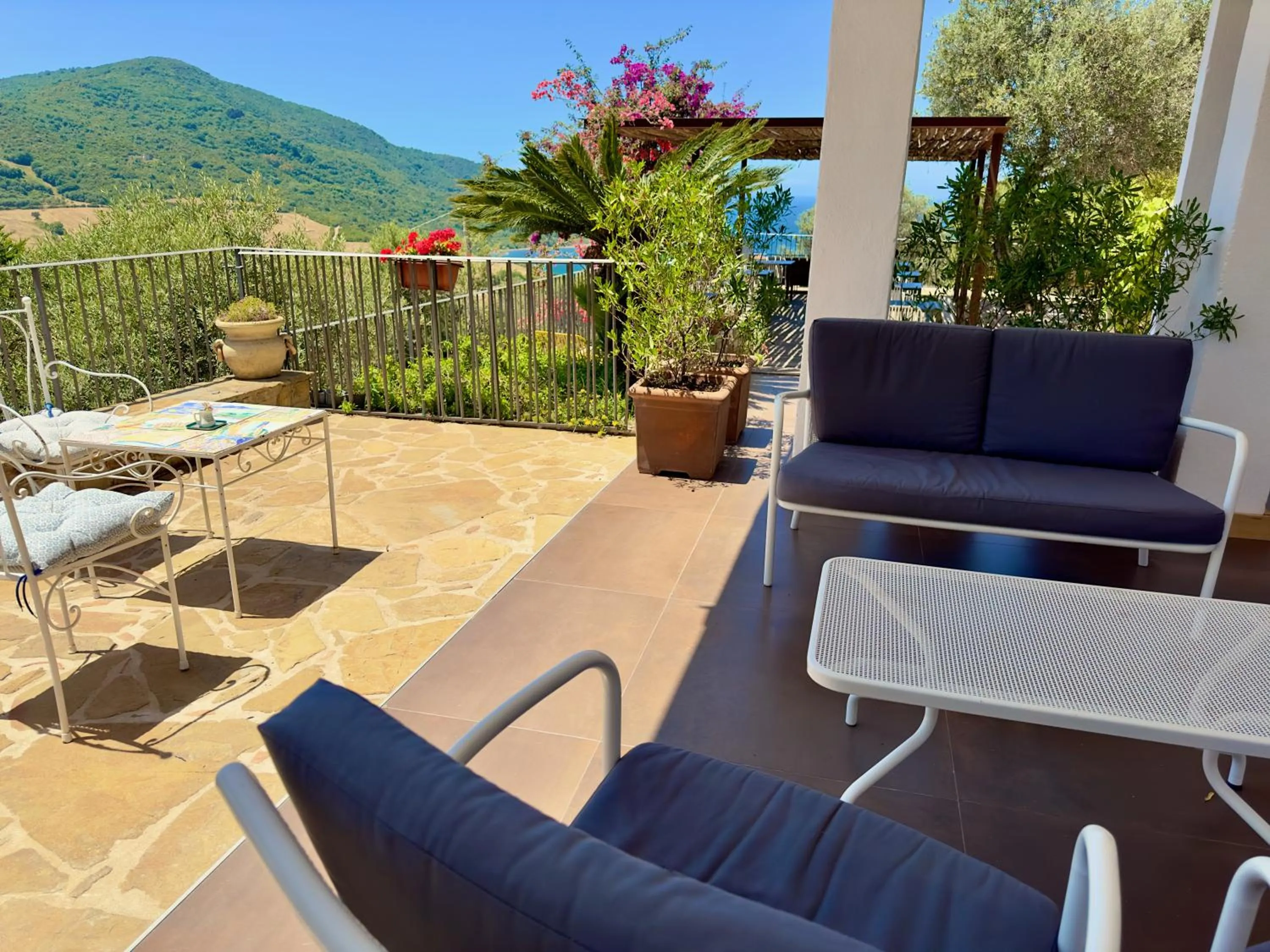 Patio in B&B Baia Di Trentova