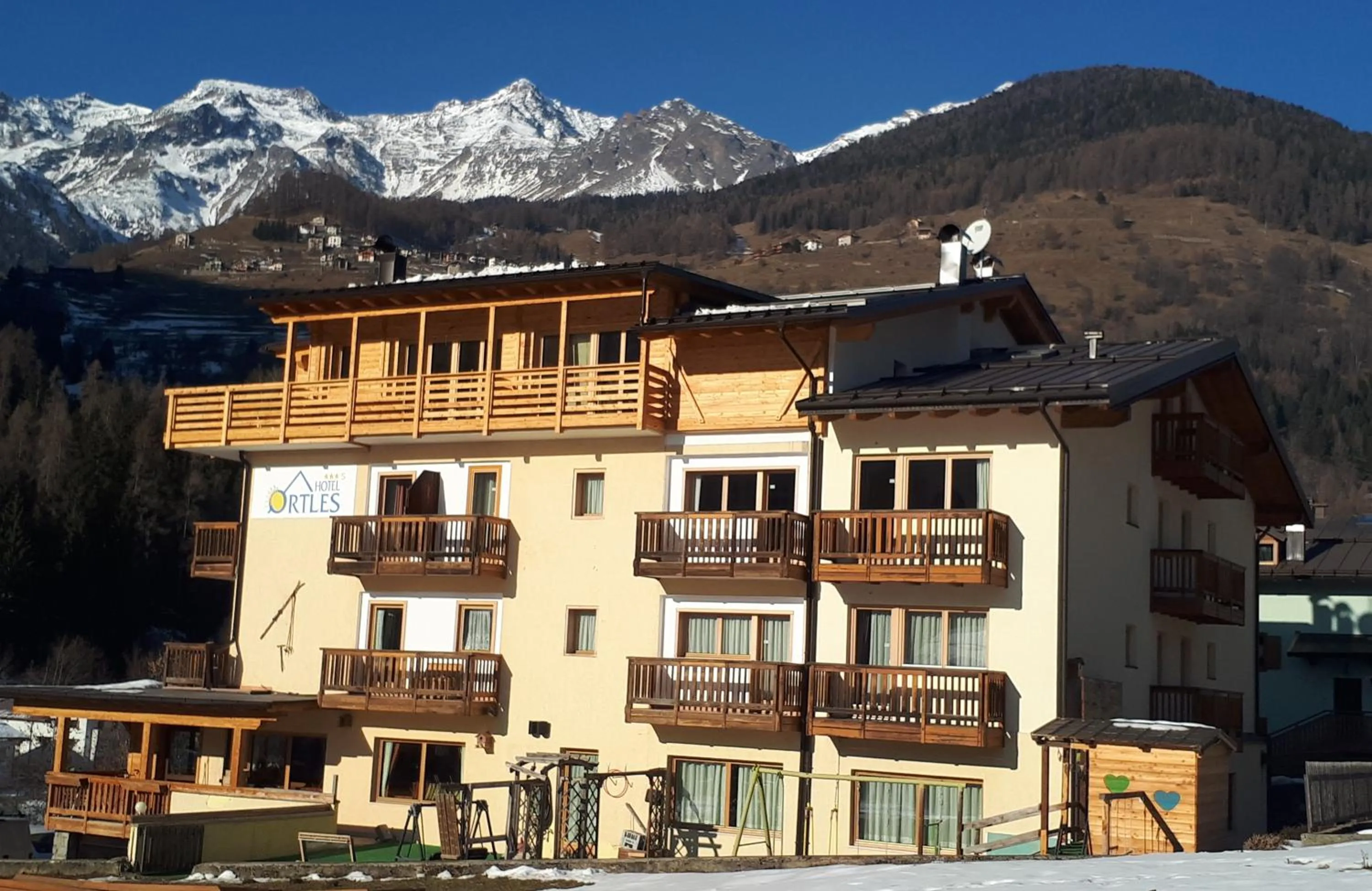 Neighbourhood in Hotel Ortles Dolomiti Walking & Spa