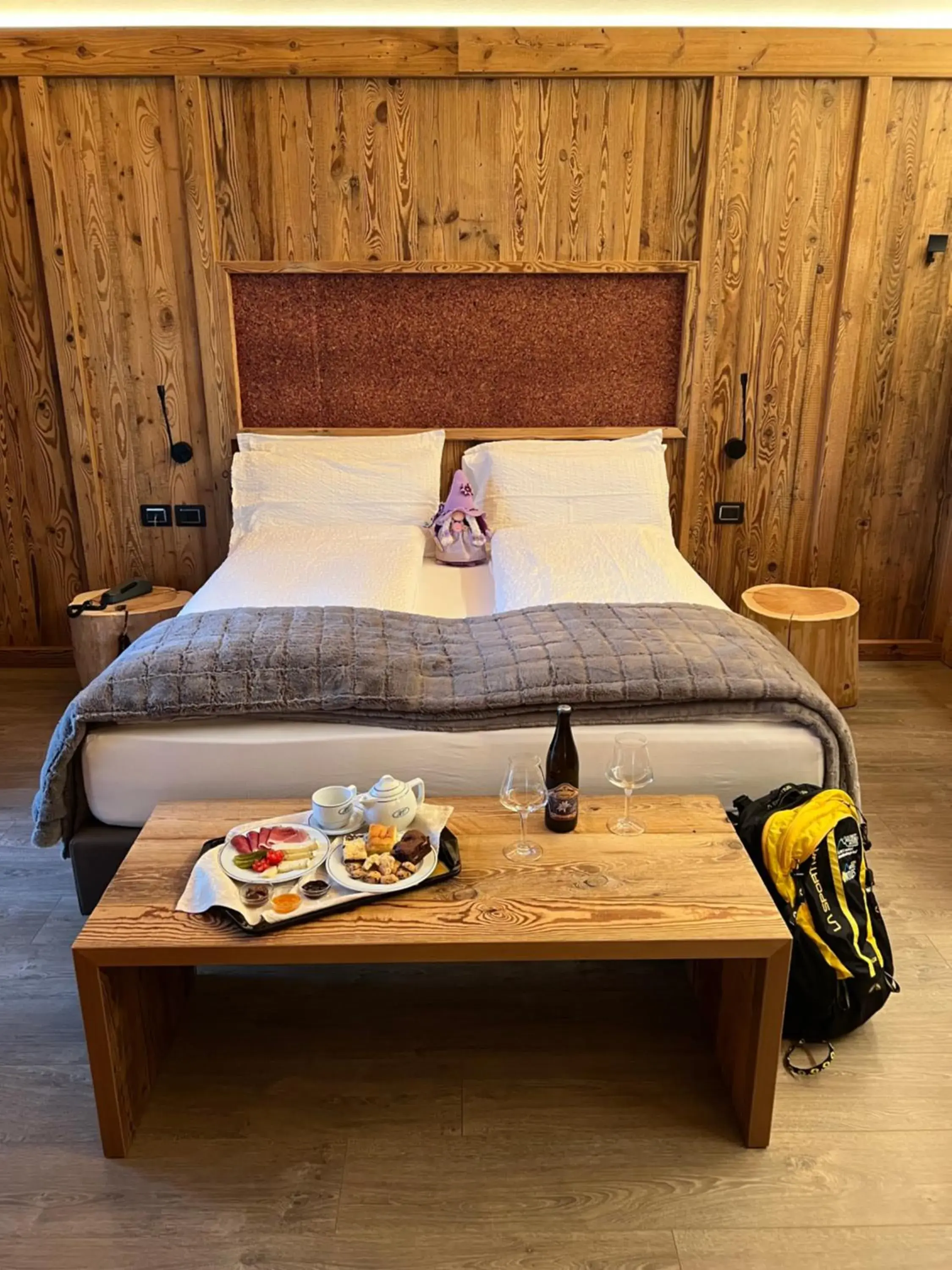 Deluxe Double or Twin Room with Mountain View in Hotel Ortles Dolomiti Walking & Spa Deluxe Double or Twin Room with Mountain View in Hotel Ortles Dolomiti Walking & Spa