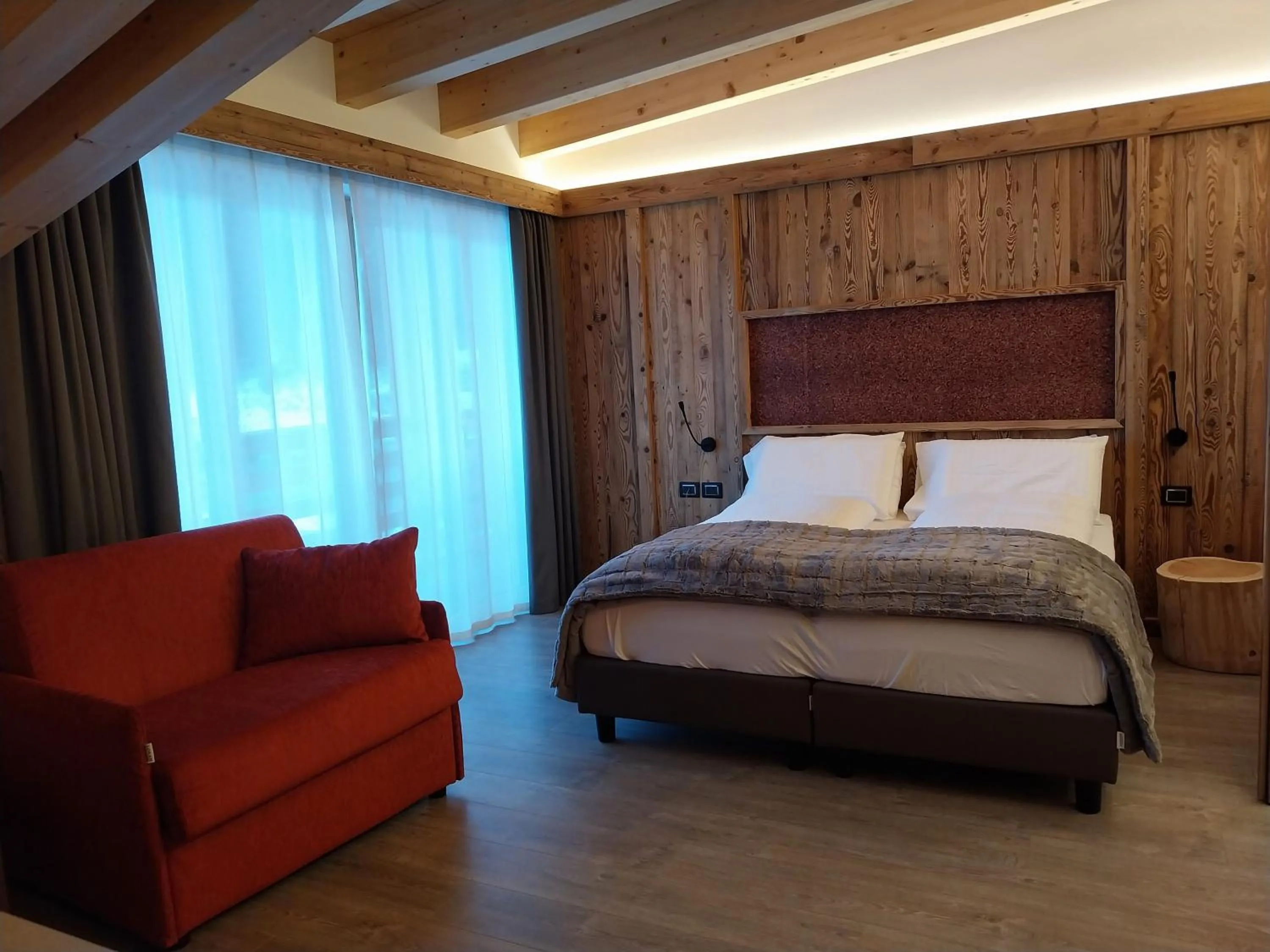 Bed in Hotel Ortles Dolomiti Walking & Spa