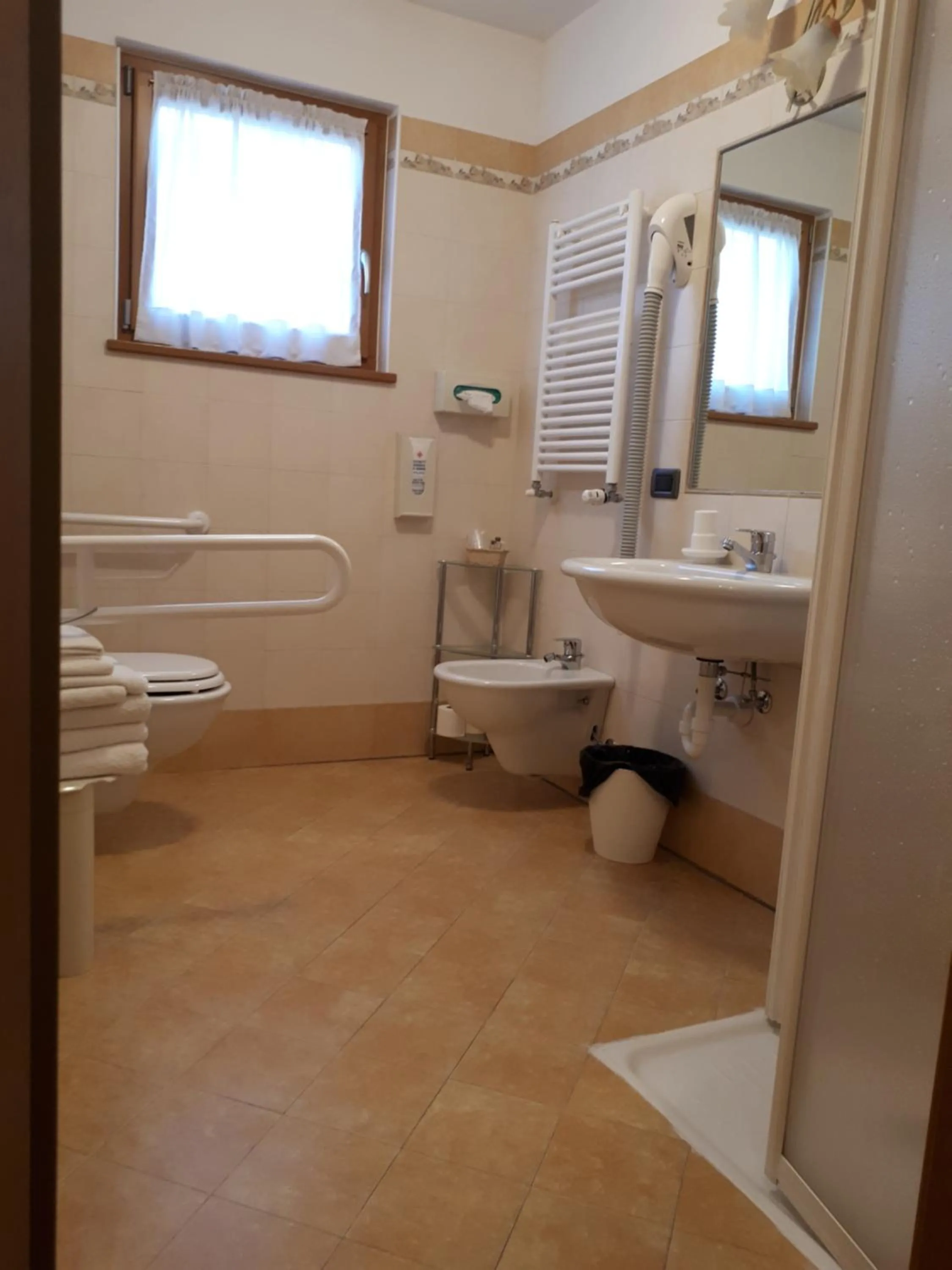 Shower in Hotel Ortles Dolomiti Walking & Spa