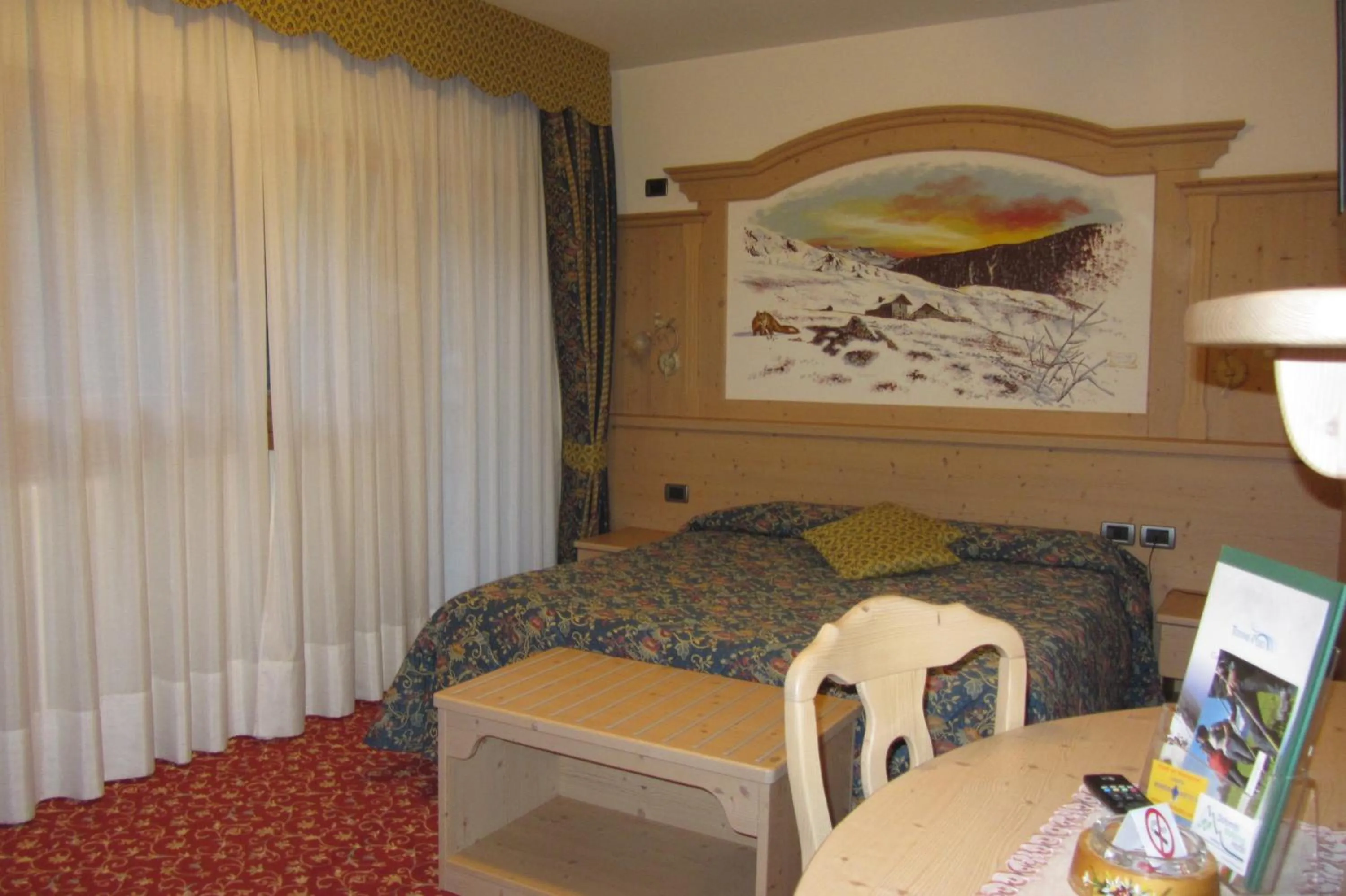 Bed in Hotel Ortles Dolomiti Walking & Spa