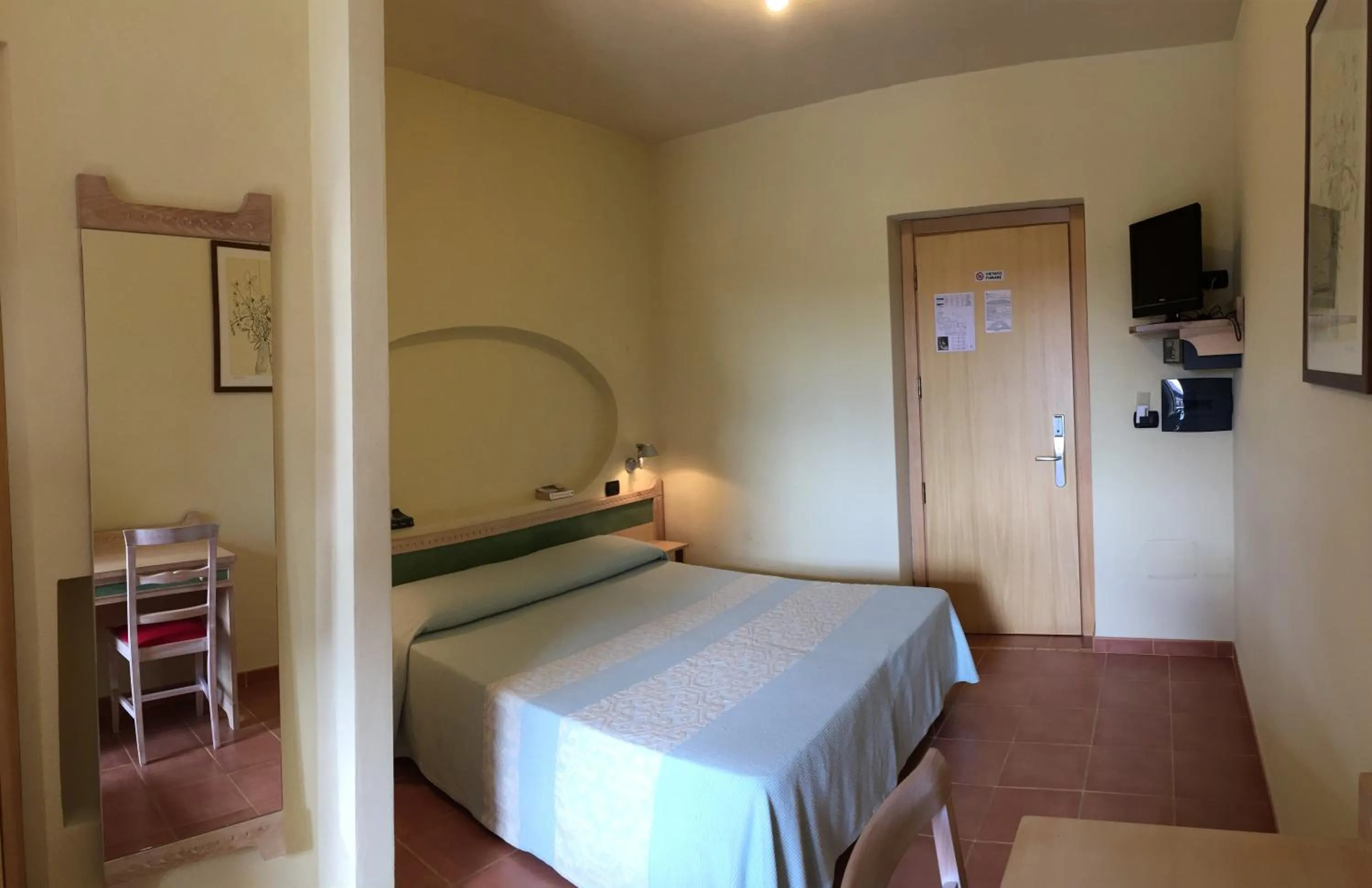 Photo of the whole room, Bed in Hotel Cala Reale