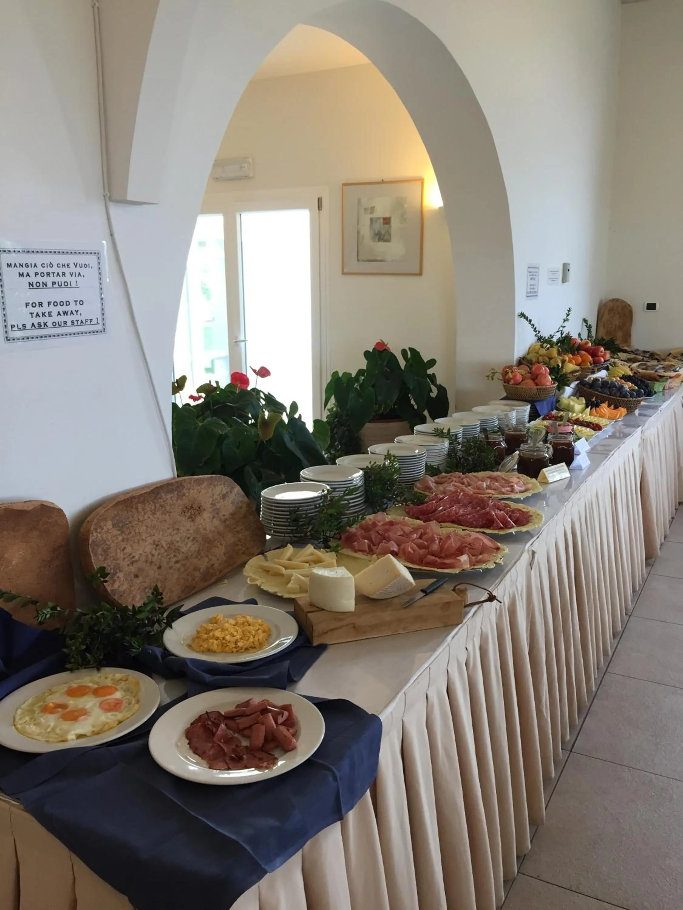 Restaurant/places to eat in Hotel Cala Reale