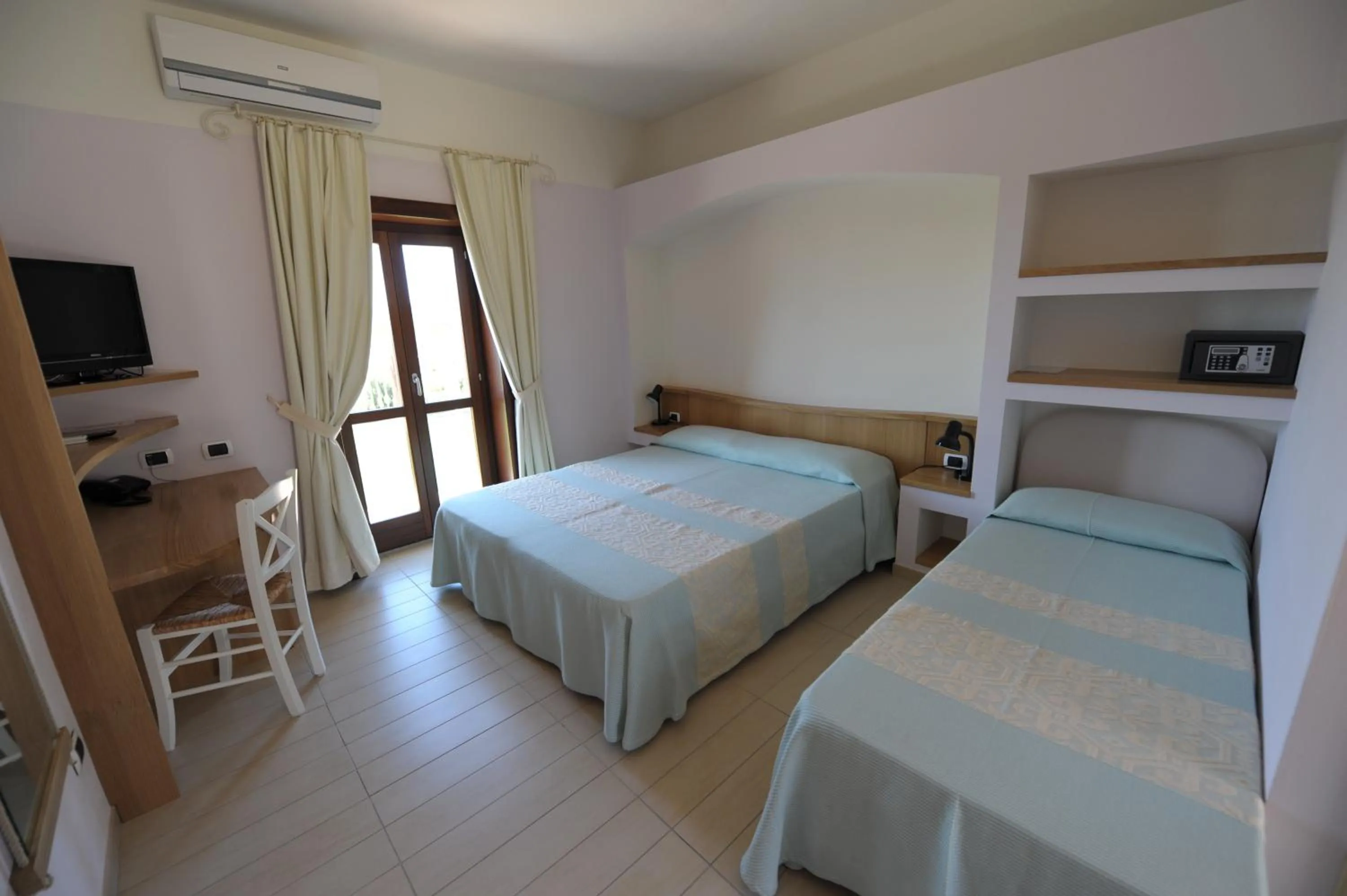 Photo of the whole room, Bed in Hotel Cala Reale