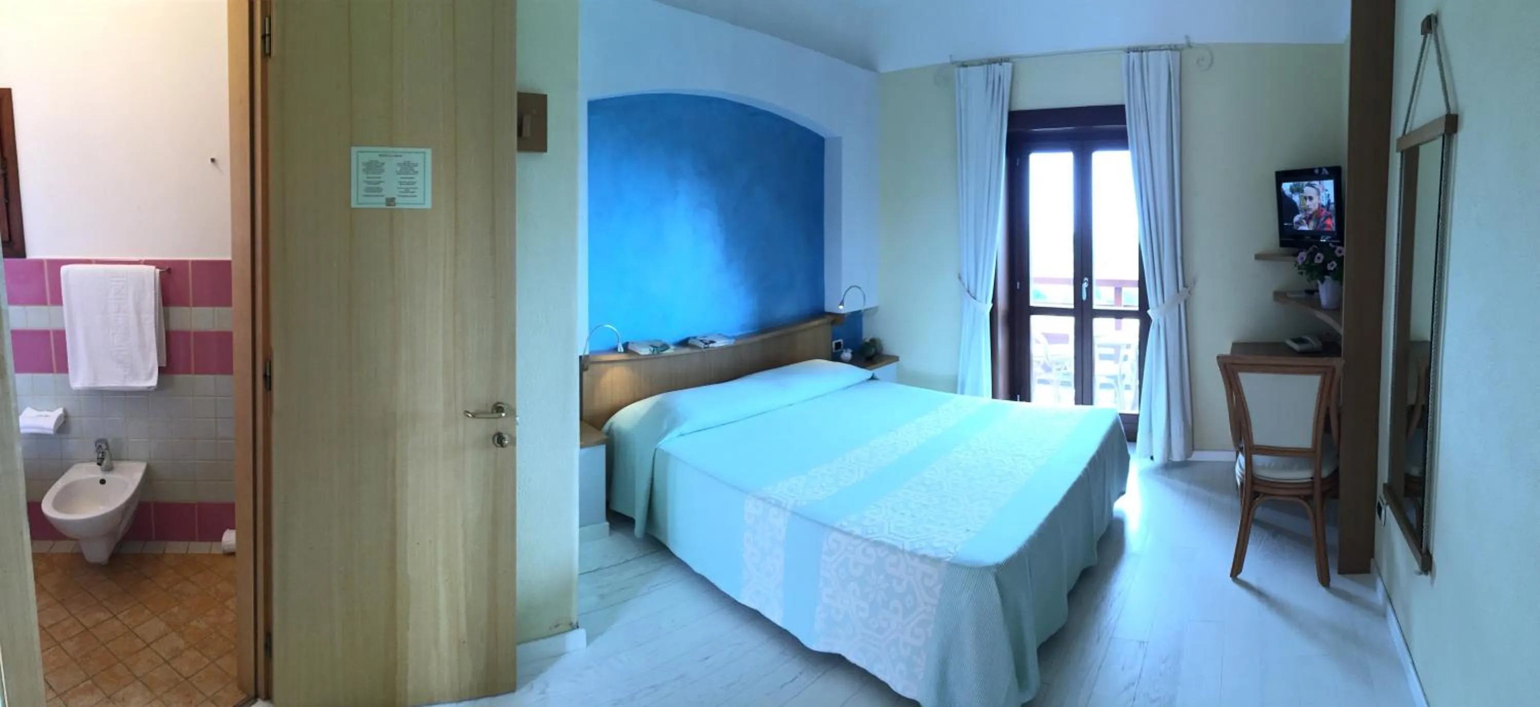 Photo of the whole room, Bed in Hotel Cala Reale