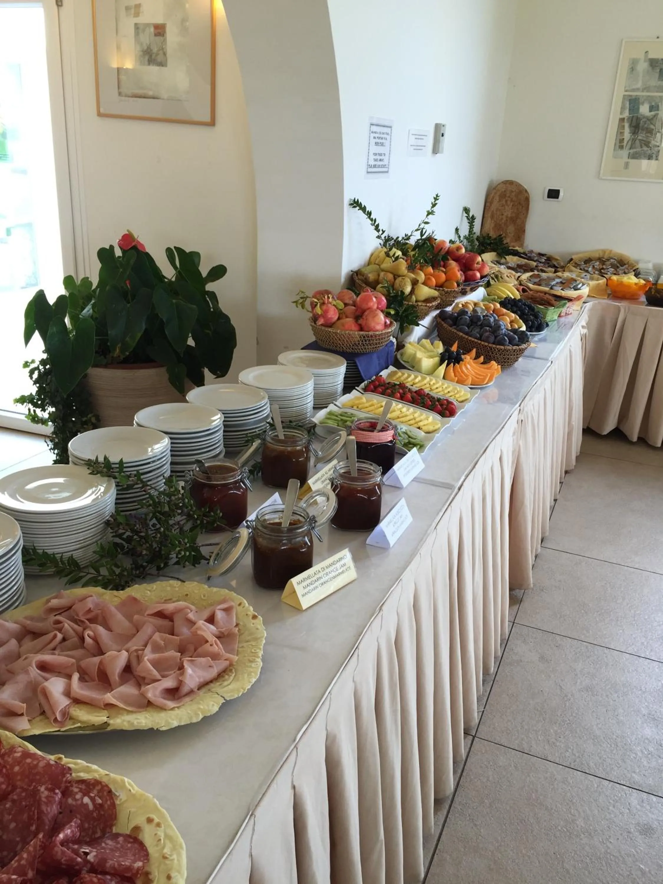 Restaurant/places to eat in Hotel Cala Reale