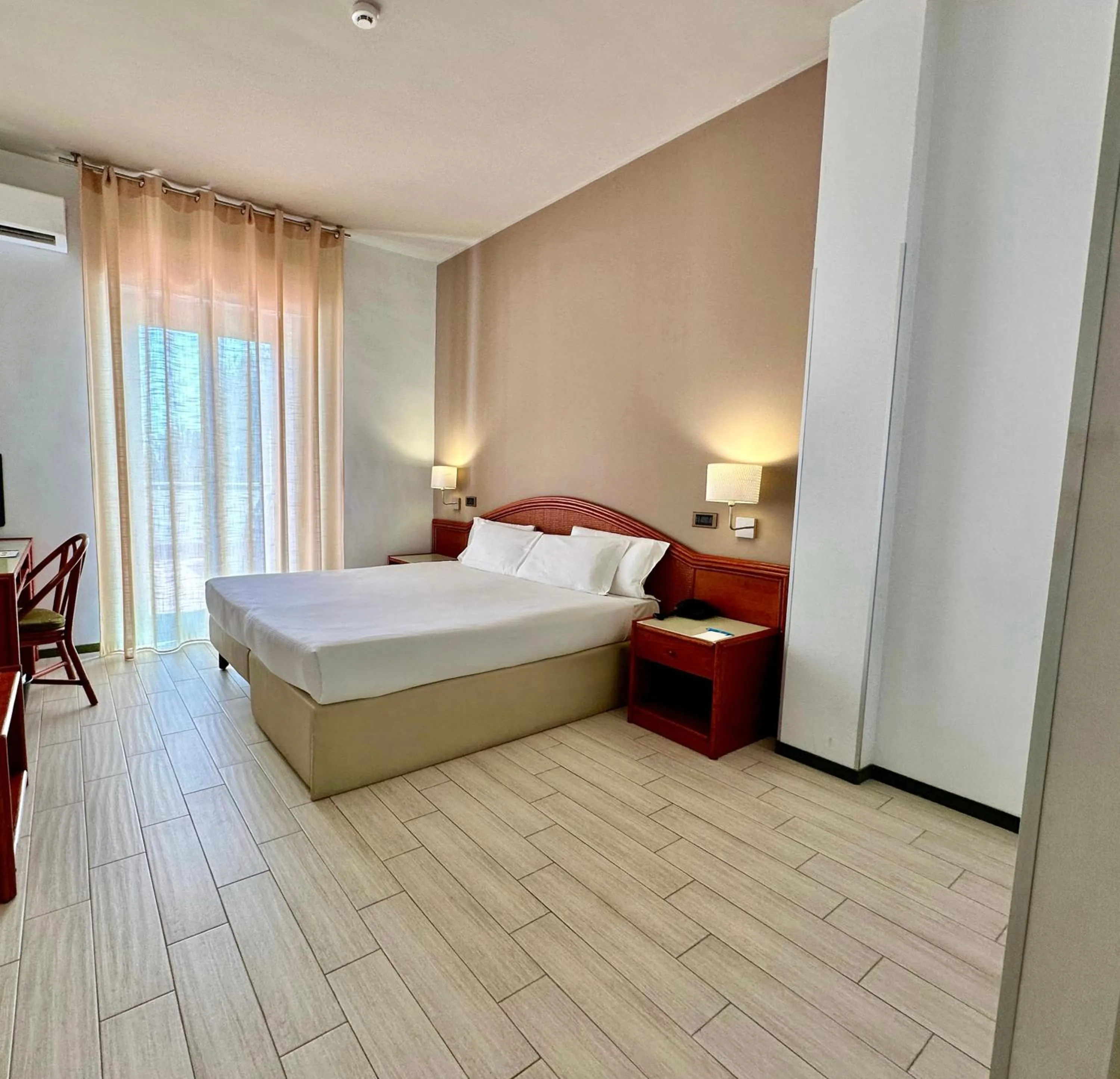 Photo of the whole room, Bed in Hotel Riva Del Sole