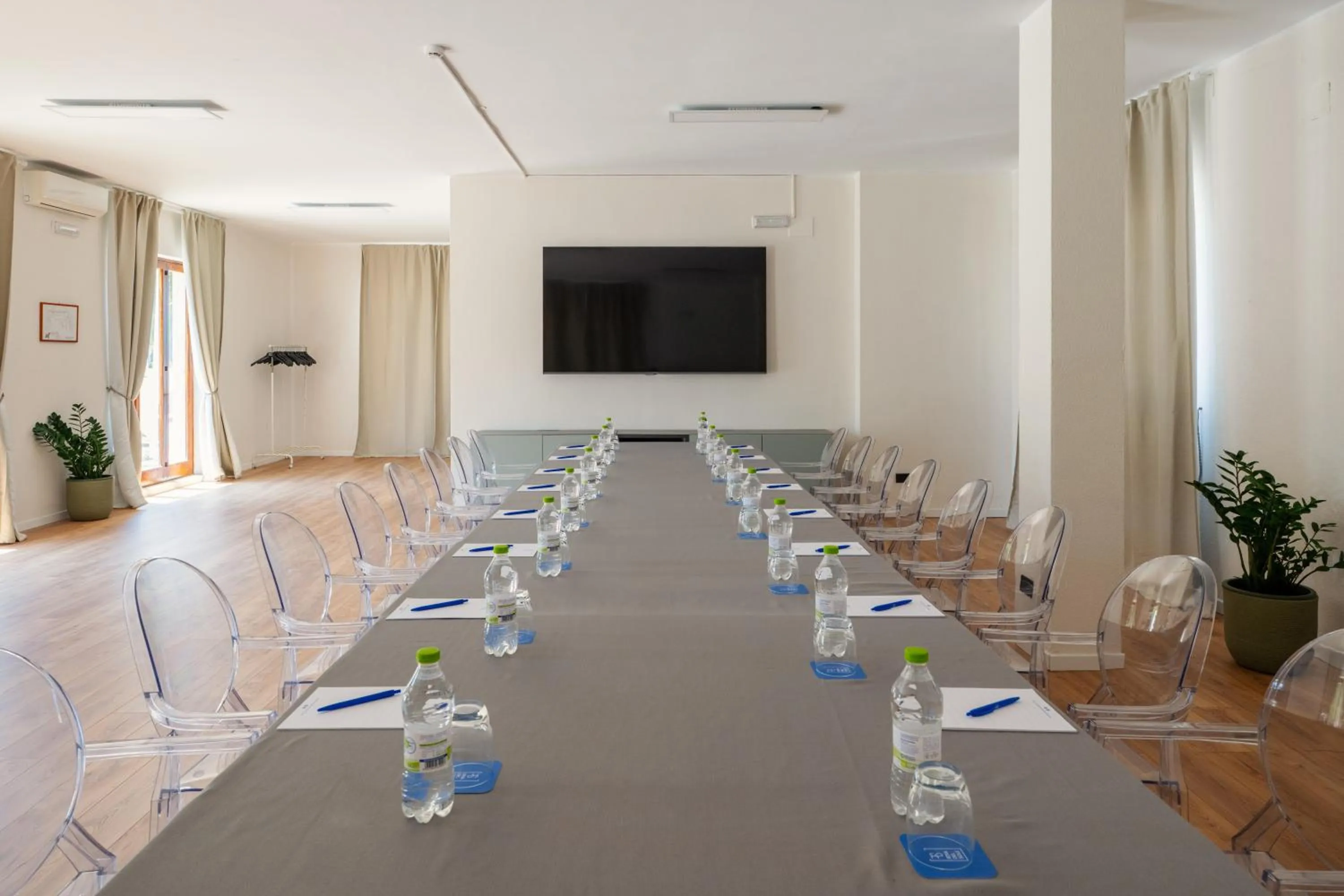 Business facilities in Hotel Riva Del Sole