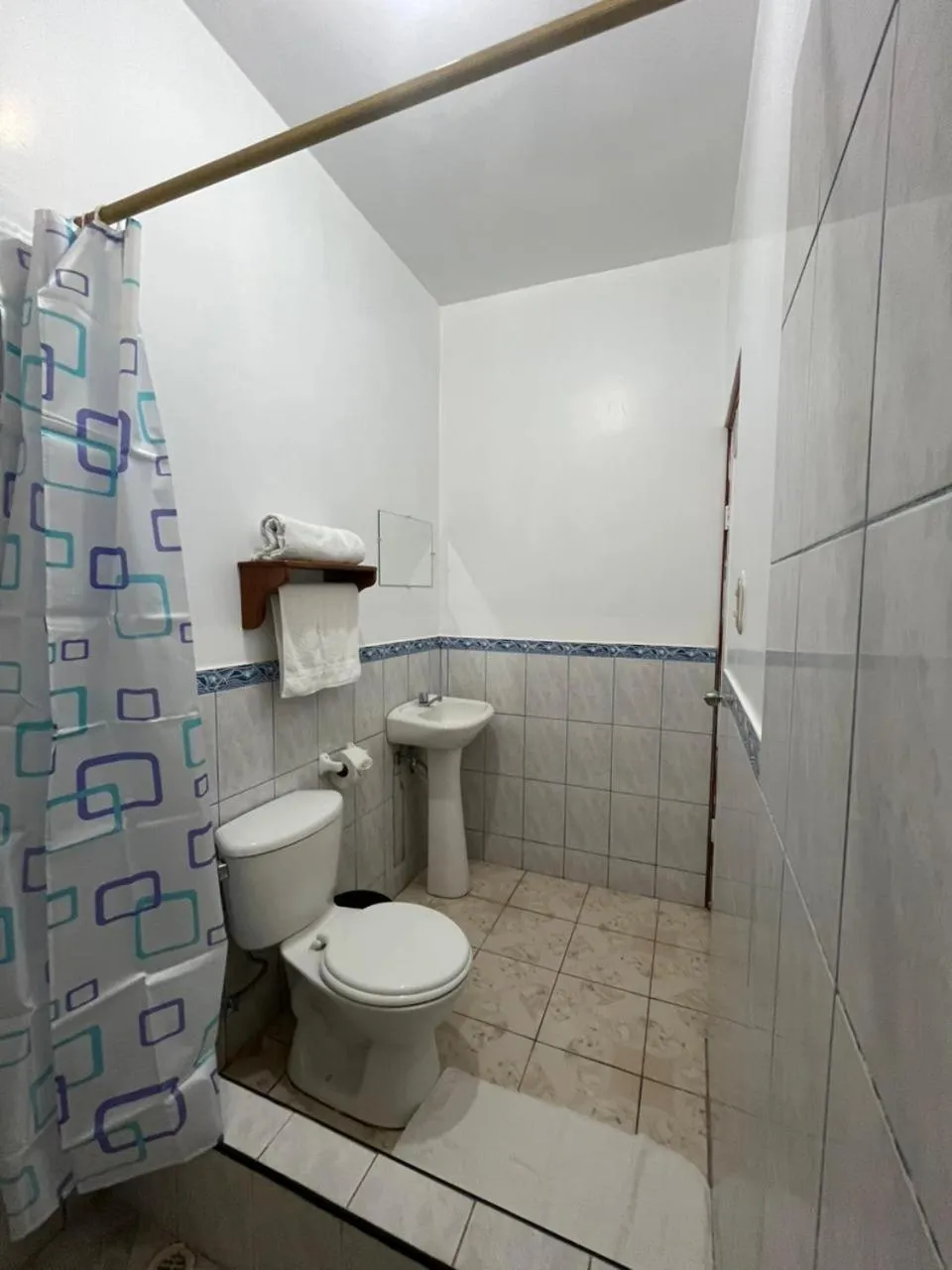 Shower in Hostal Neptuno - Poseidon