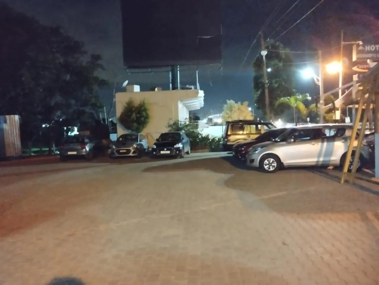 Parking in SQUARE INN