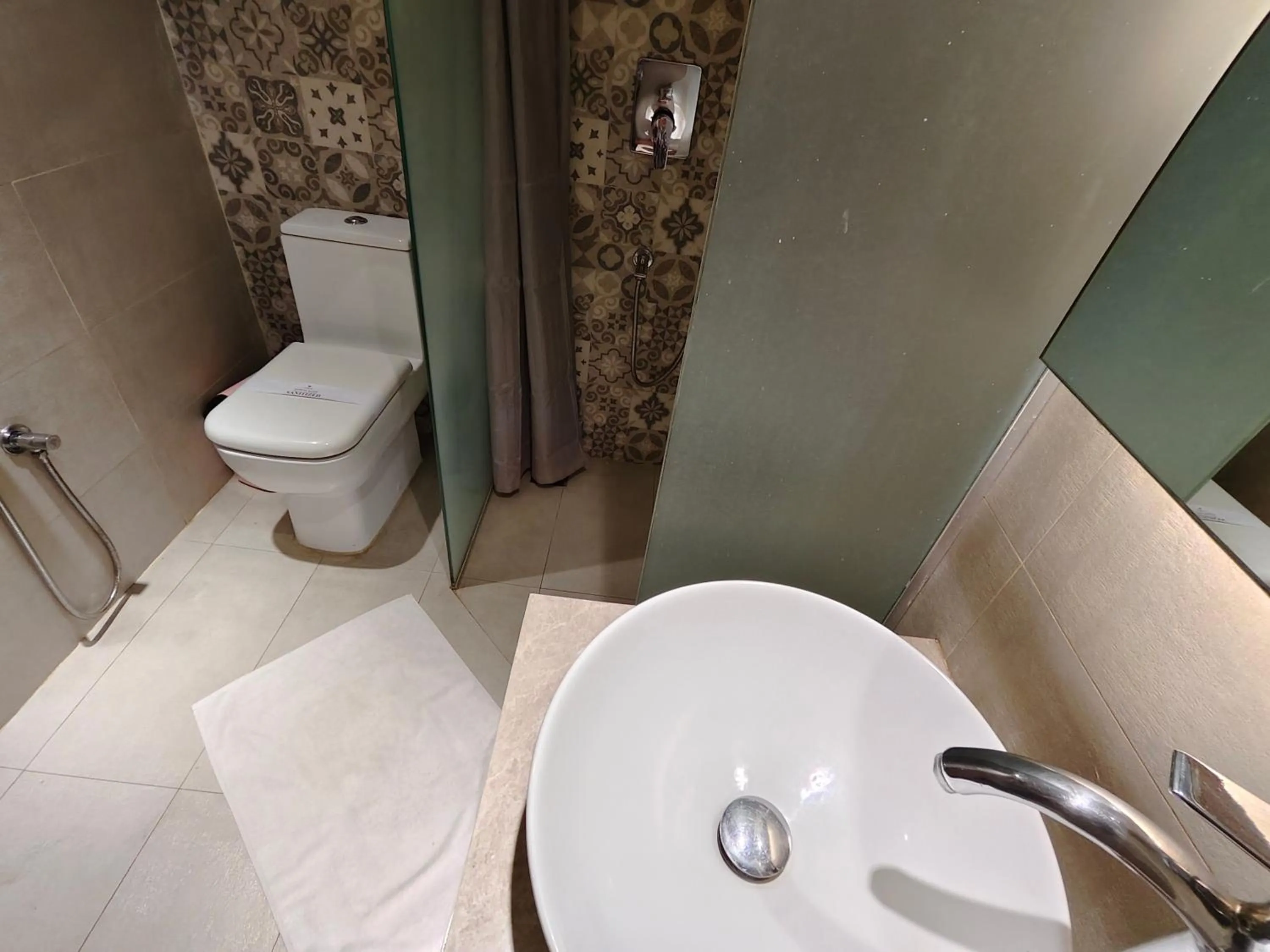 Shower in Hotel Nandini