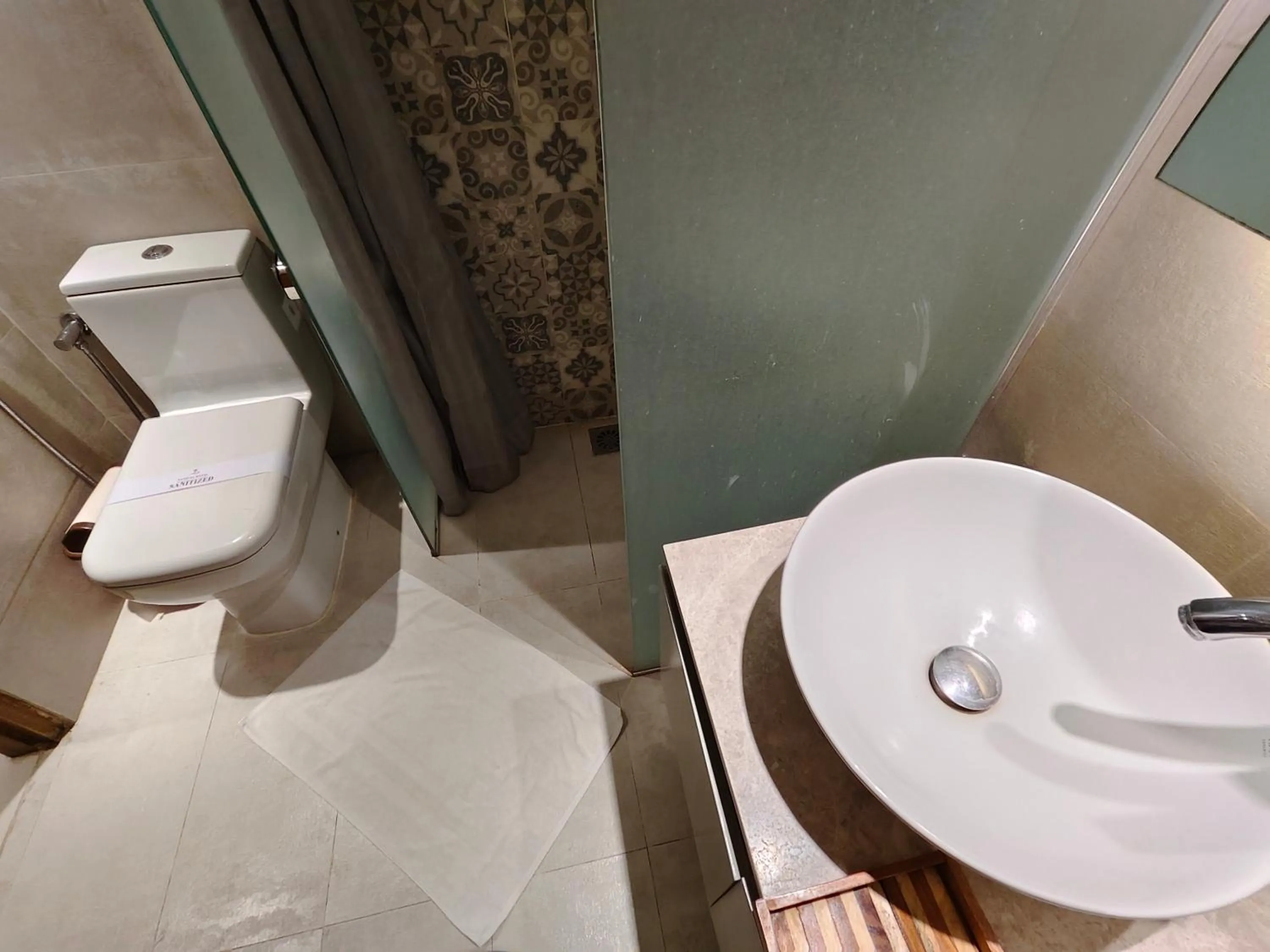 Shower in Hotel Nandini