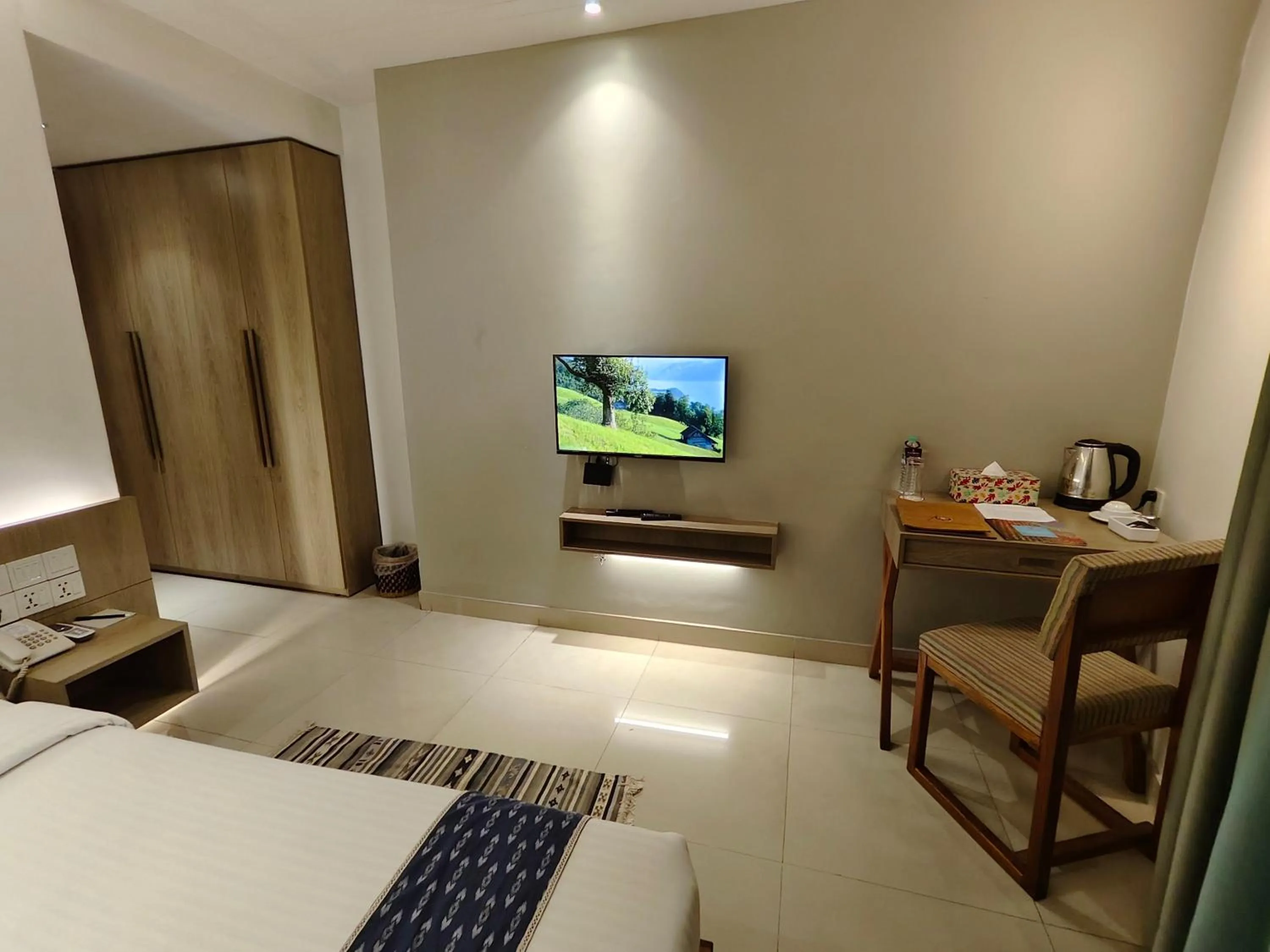 TV and multimedia, Bed in Hotel Nandini