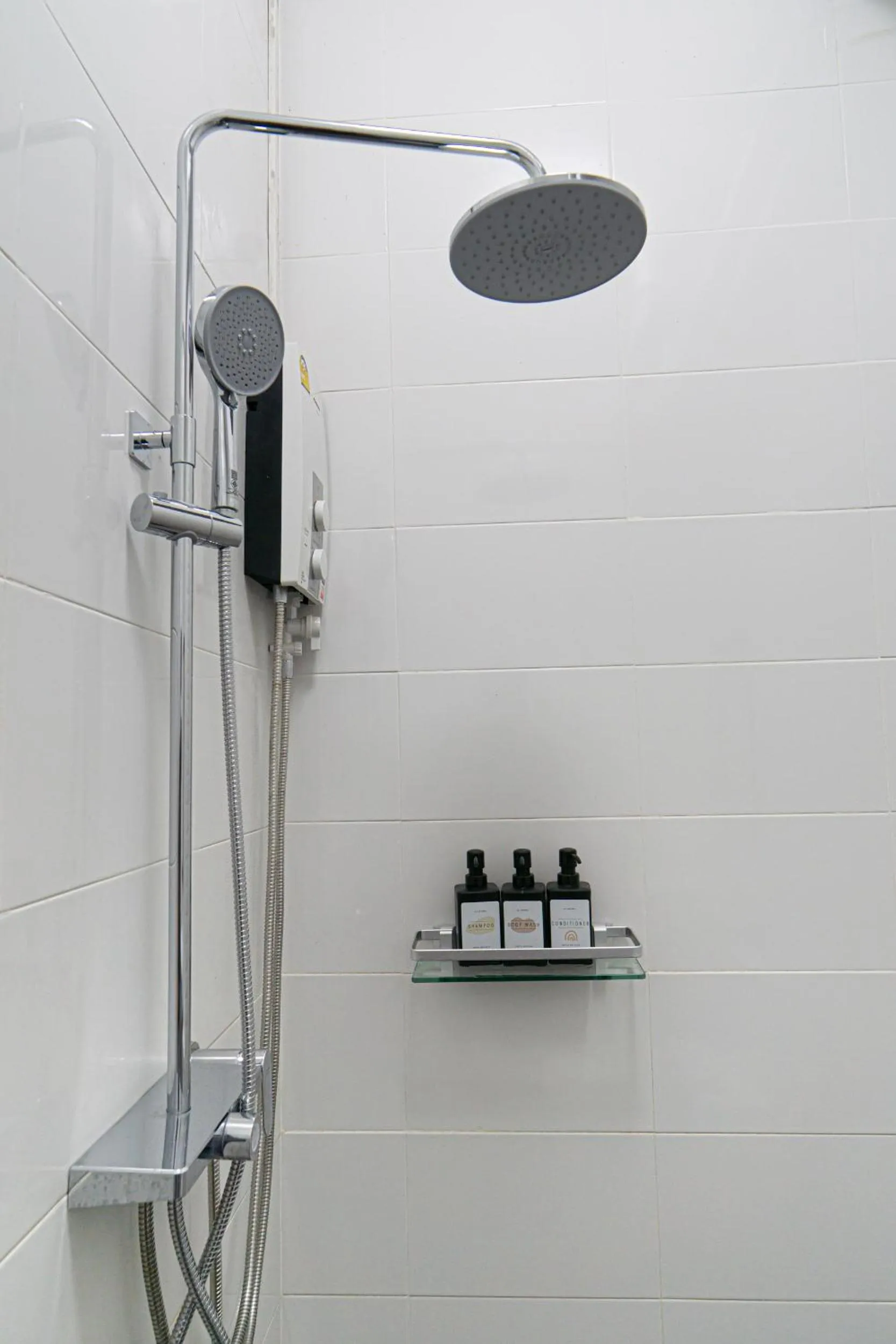 Shower in Lo-Ha Guest house, Contactless Check-in