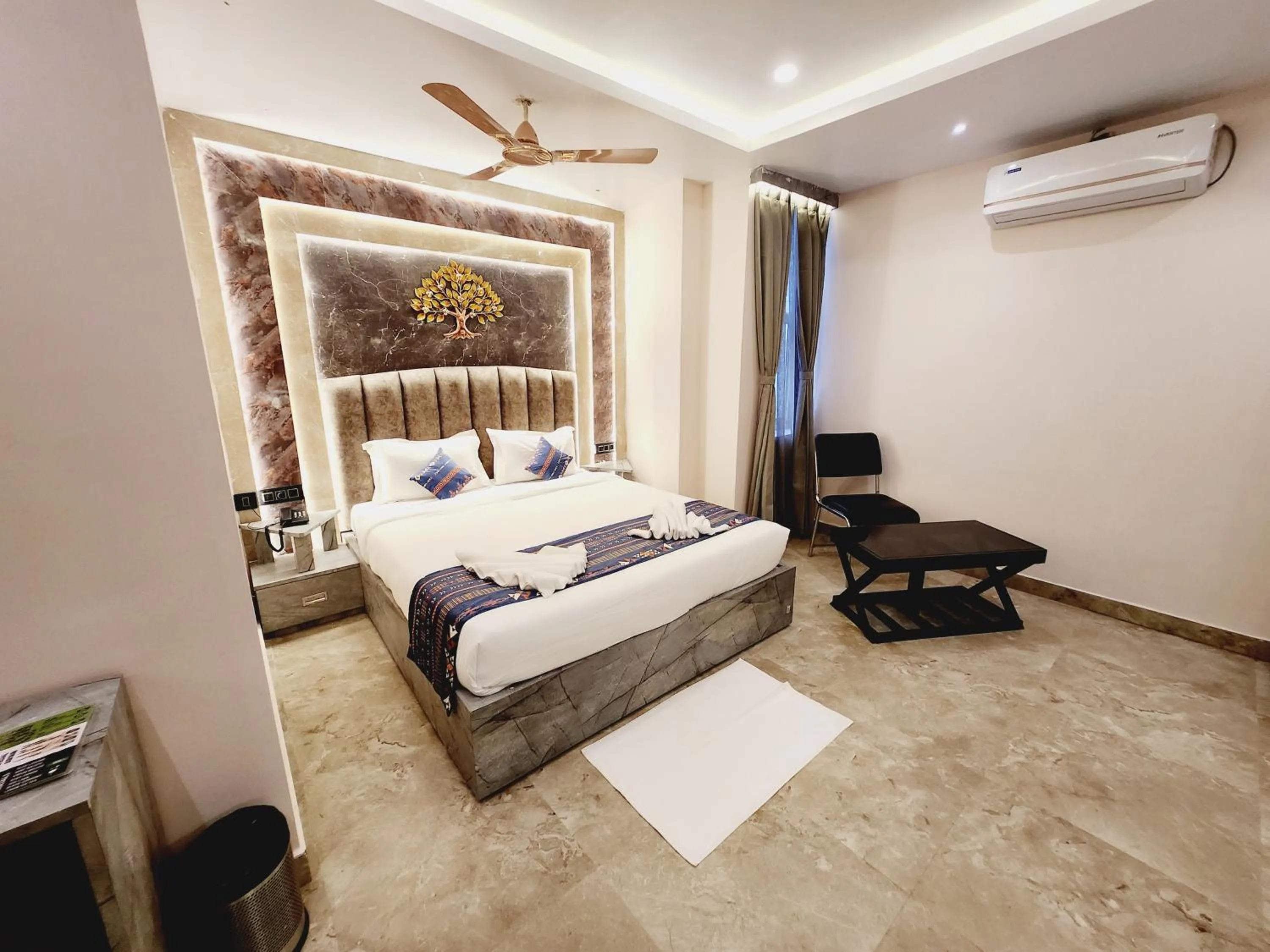 Bed in THE GREENSTAR INN PREMIUM