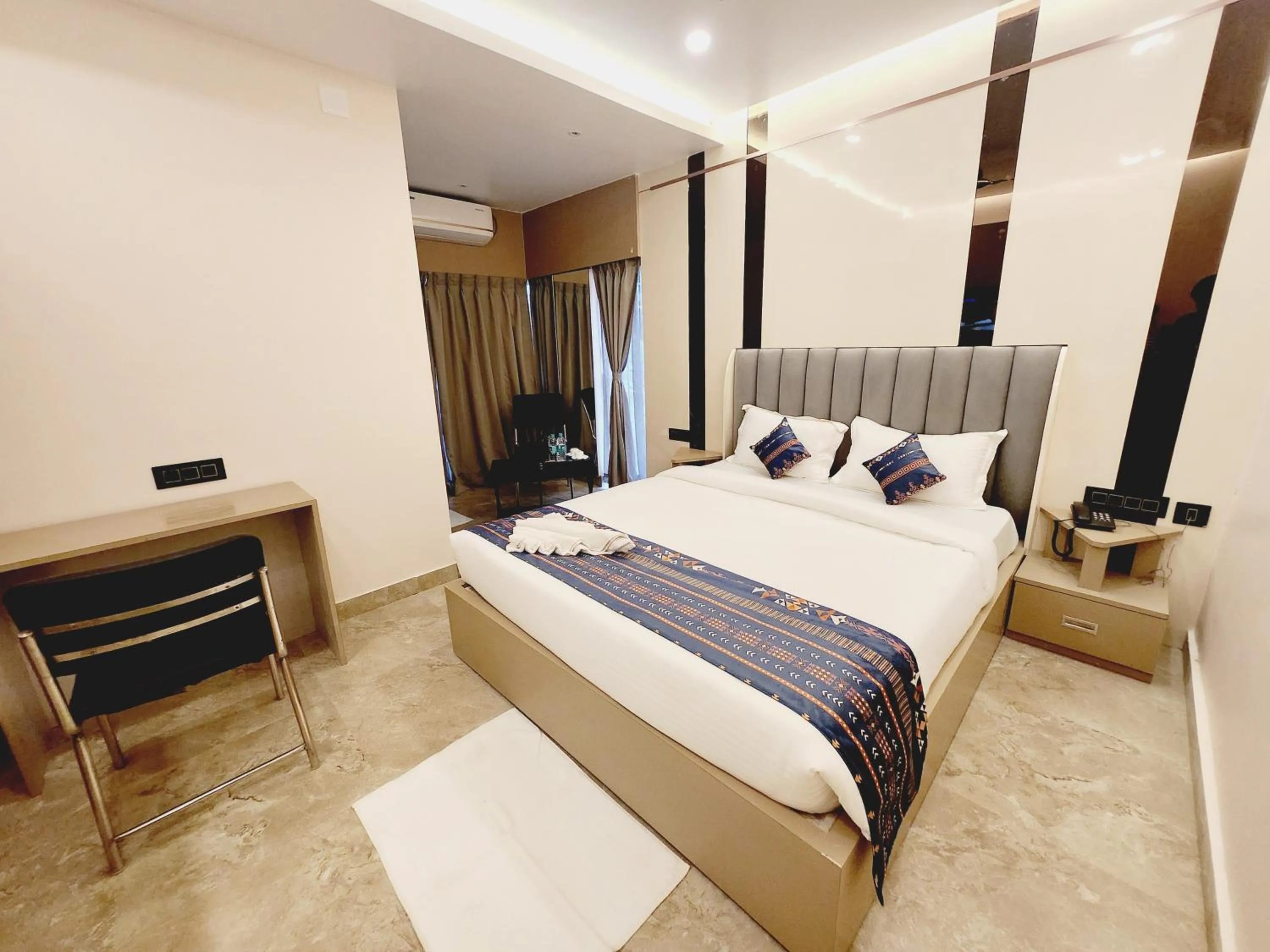 Bed in THE GREENSTAR INN PREMIUM