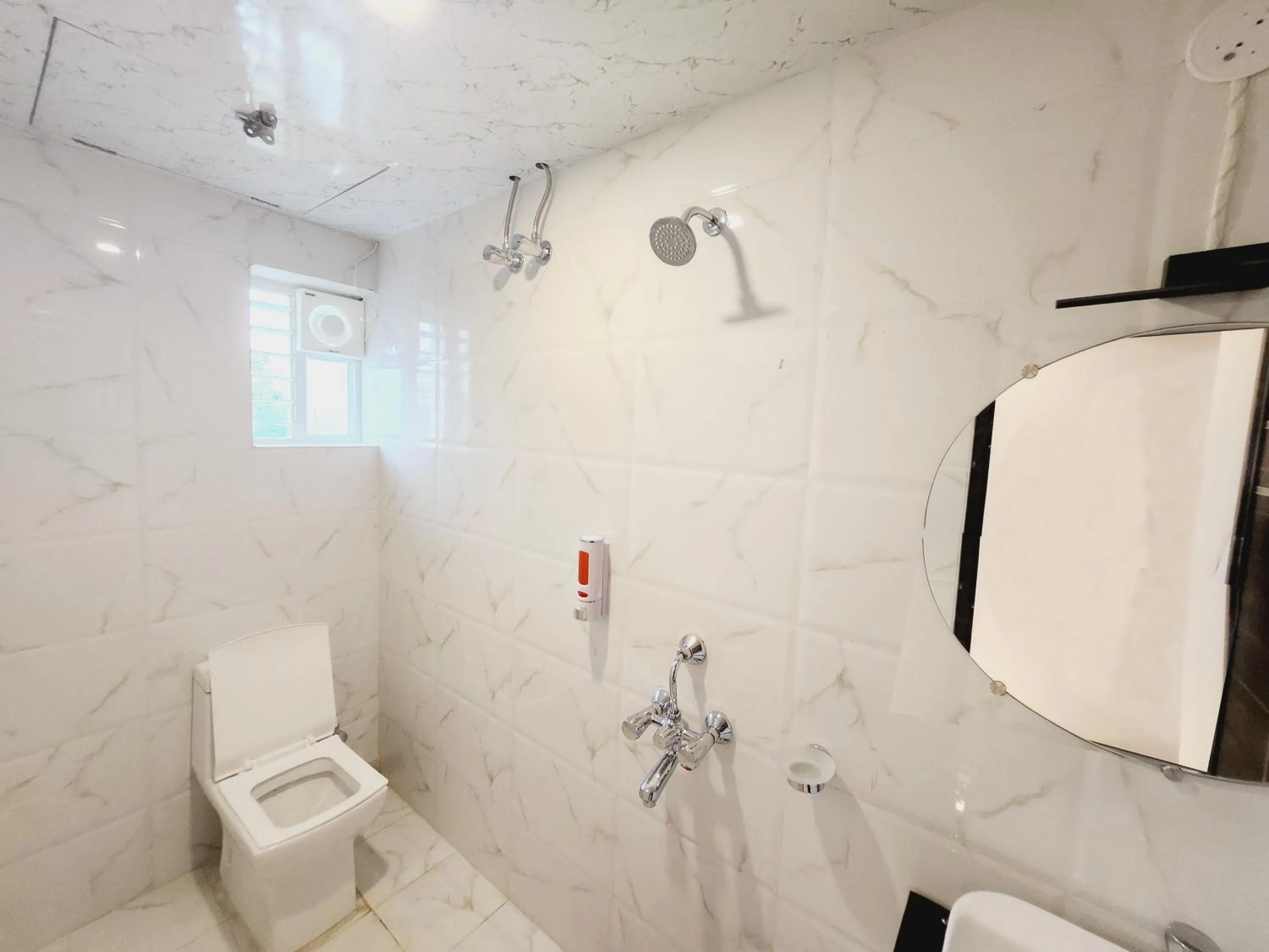 THE GREENSTAR INN PREMIUM