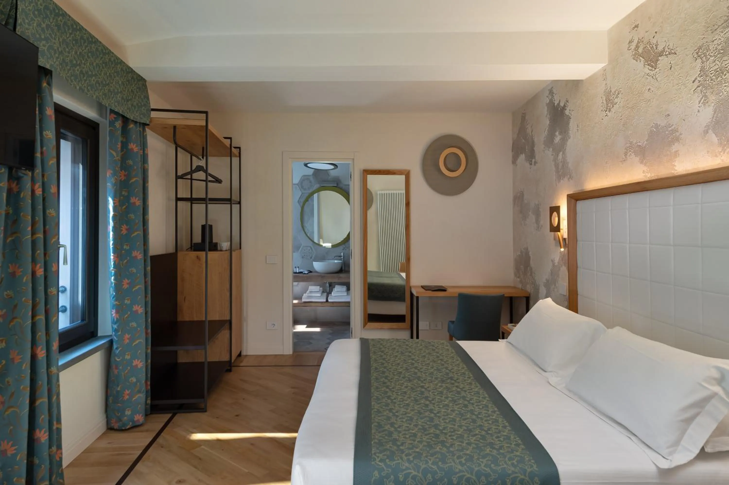 Bed in Cà Uberti Palace Hotel, MantegnaHotels