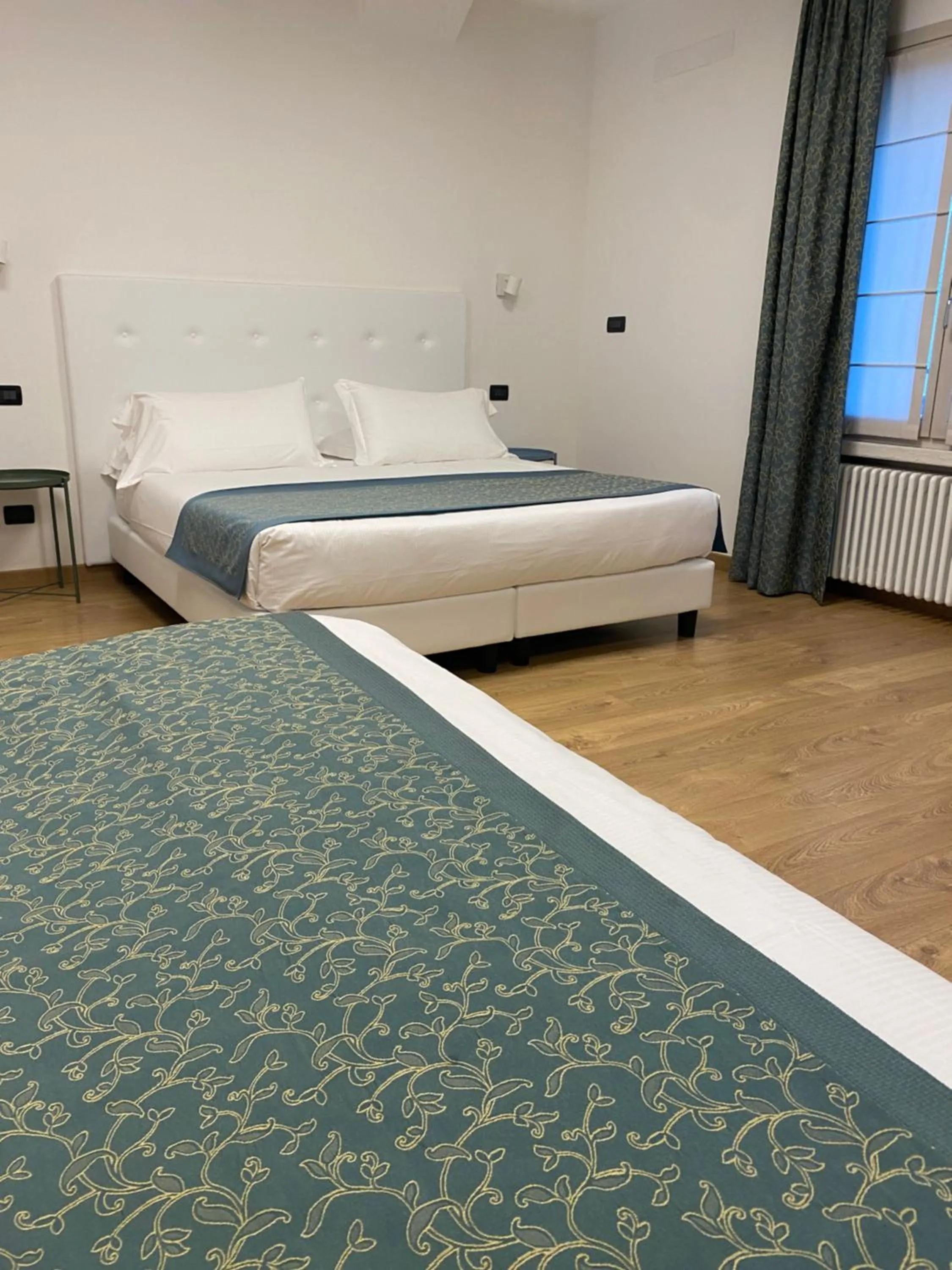 Bedroom, Bed in Cà Uberti Palace Hotel, MantegnaHotels