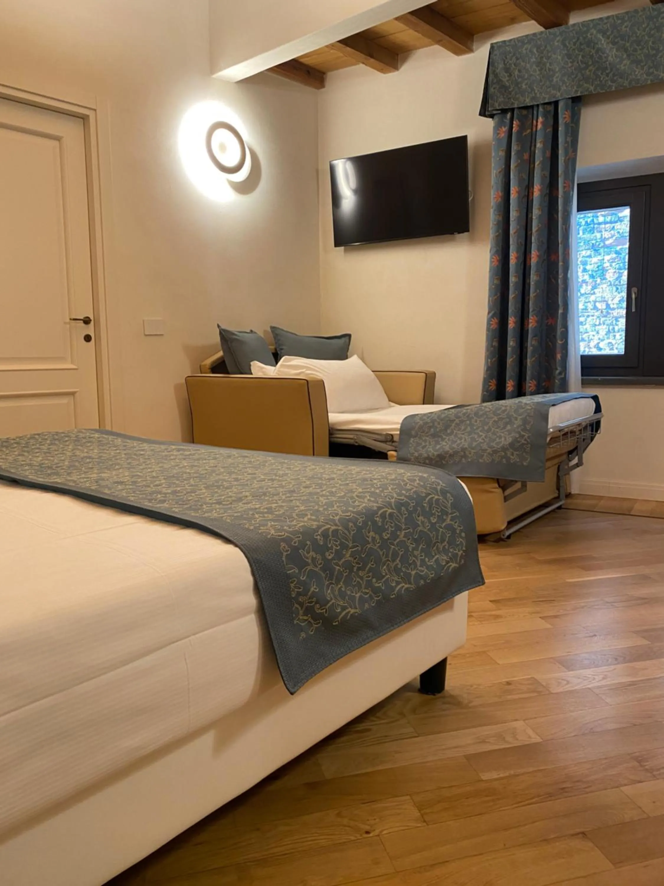 Bedroom, Bed in Cà Uberti Palace Hotel, MantegnaHotels