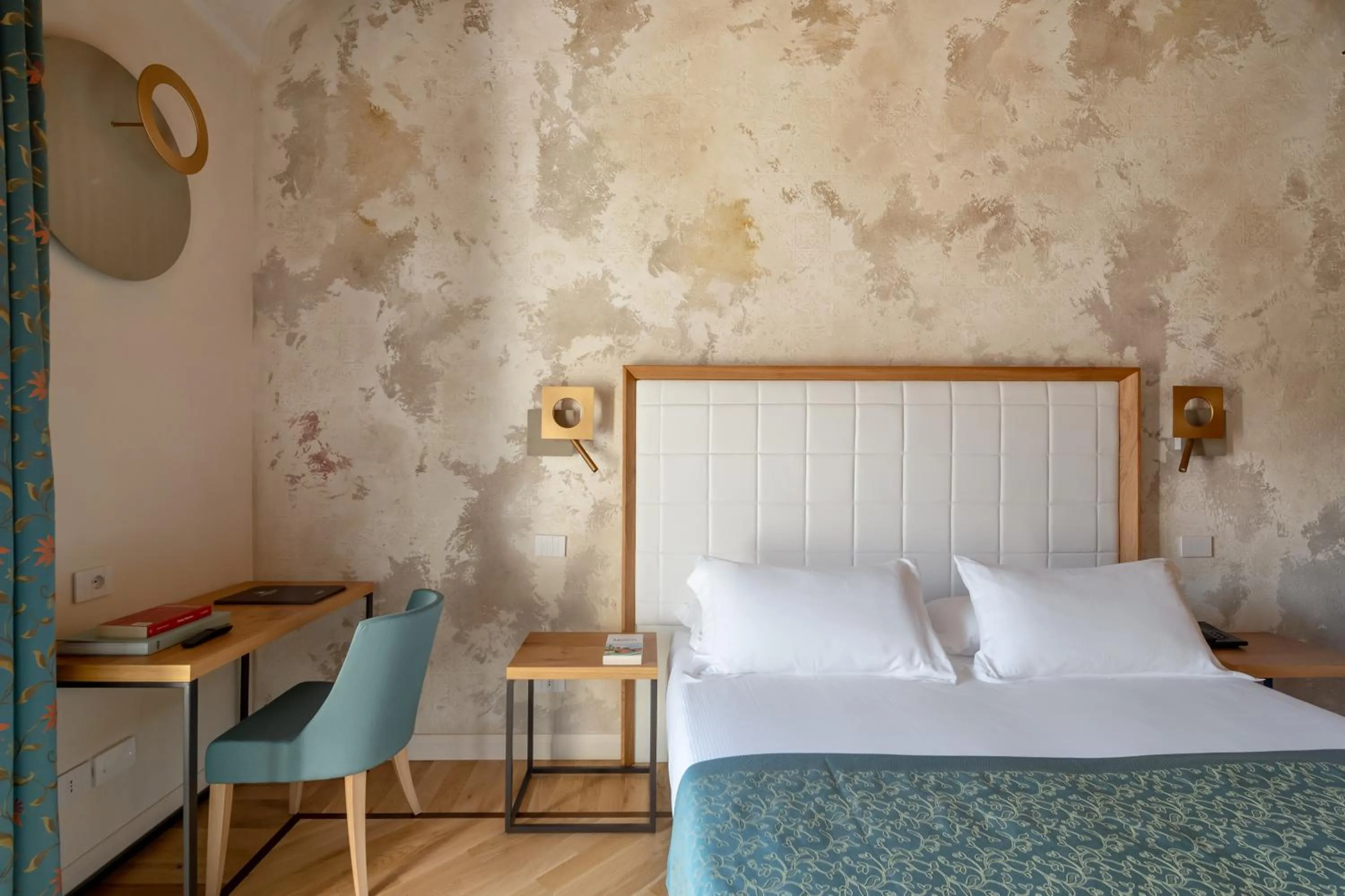 Bed in Cà Uberti Palace Hotel, MantegnaHotels