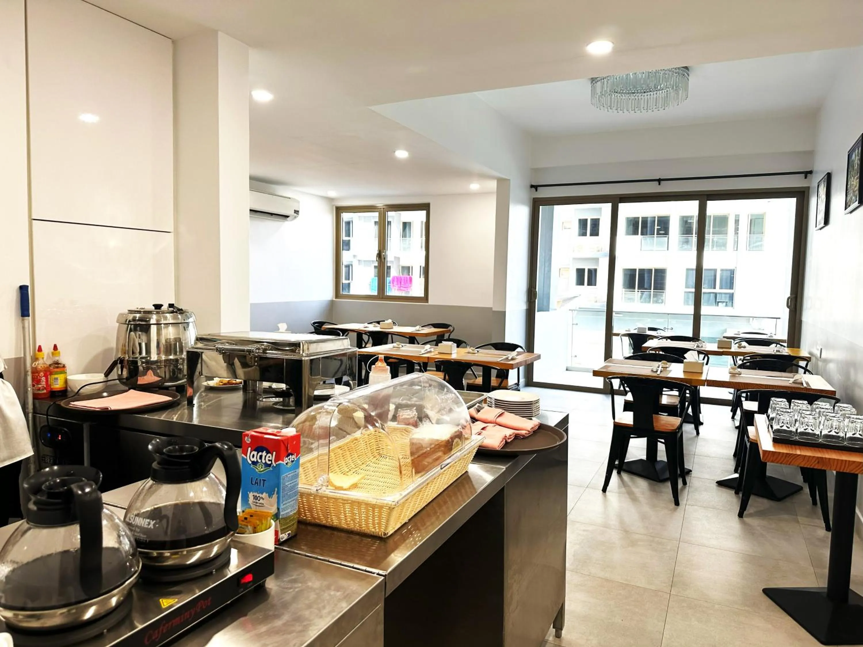 Restaurant/places to eat in 85 SOHO Hotel & Apartment