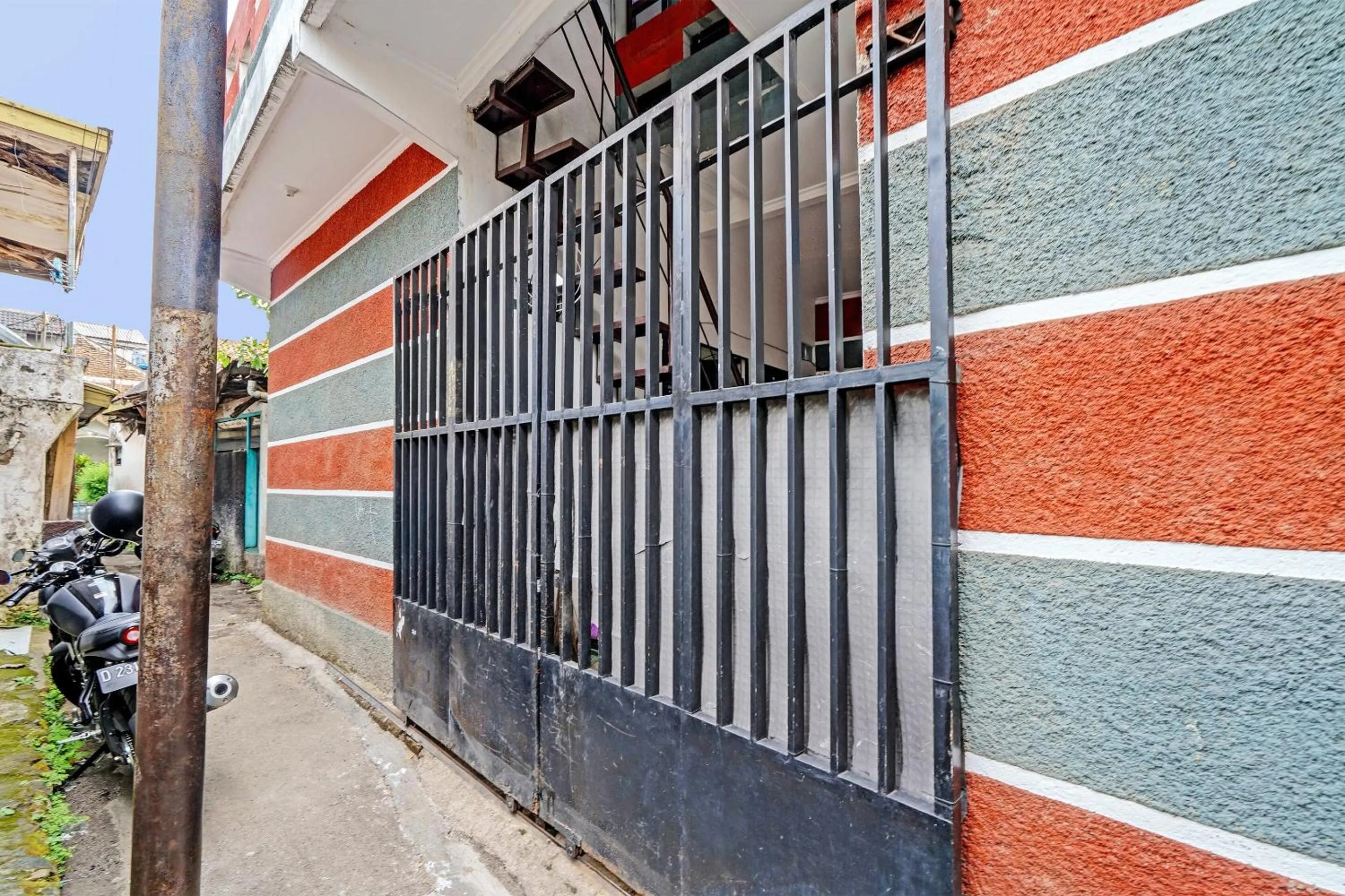 Facade/entrance in OYO Life 91589 Bunda Homestay Syariah