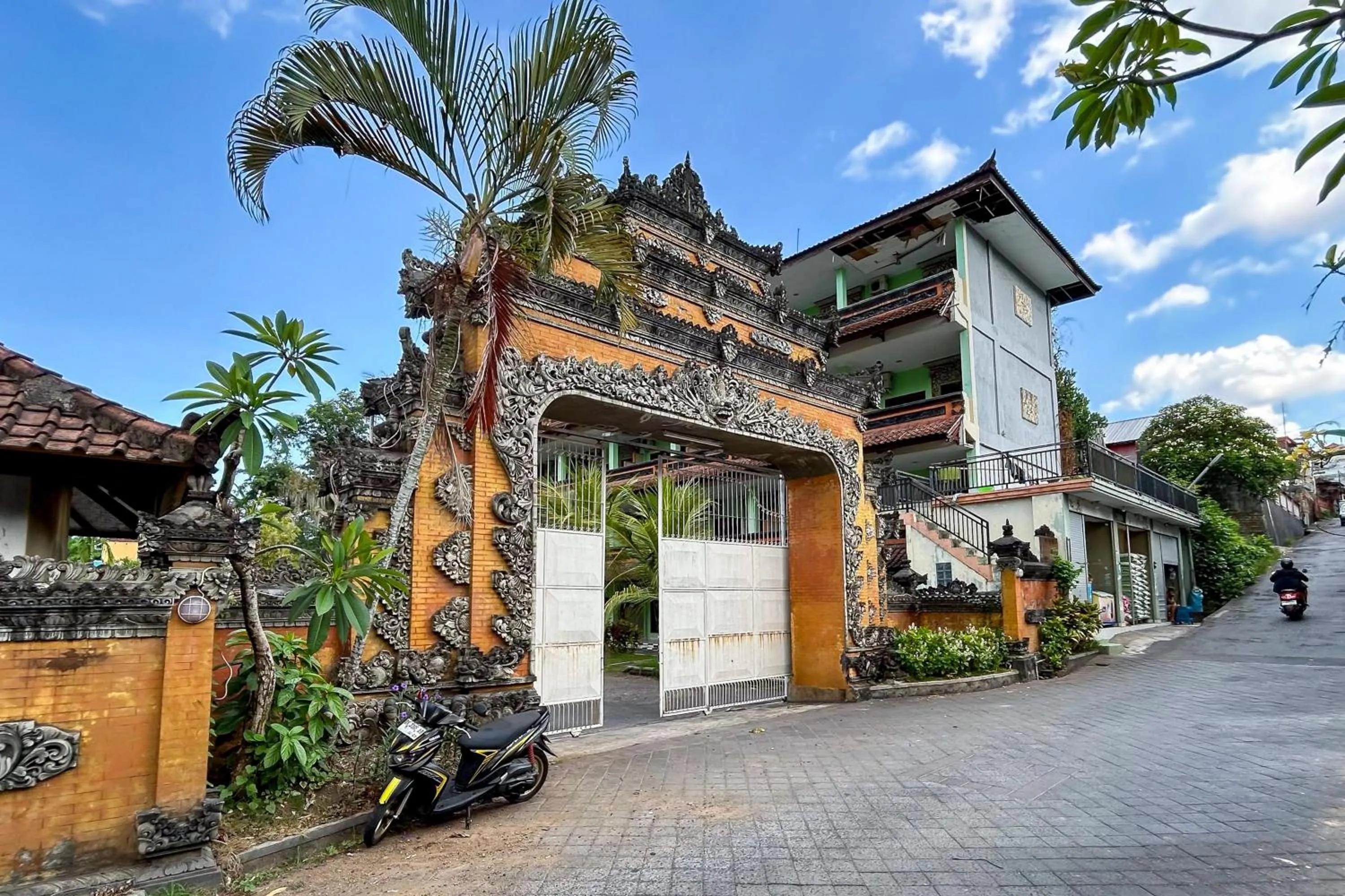 Facade/entrance in Batukaru Garden Hotel Ubung Denpasar