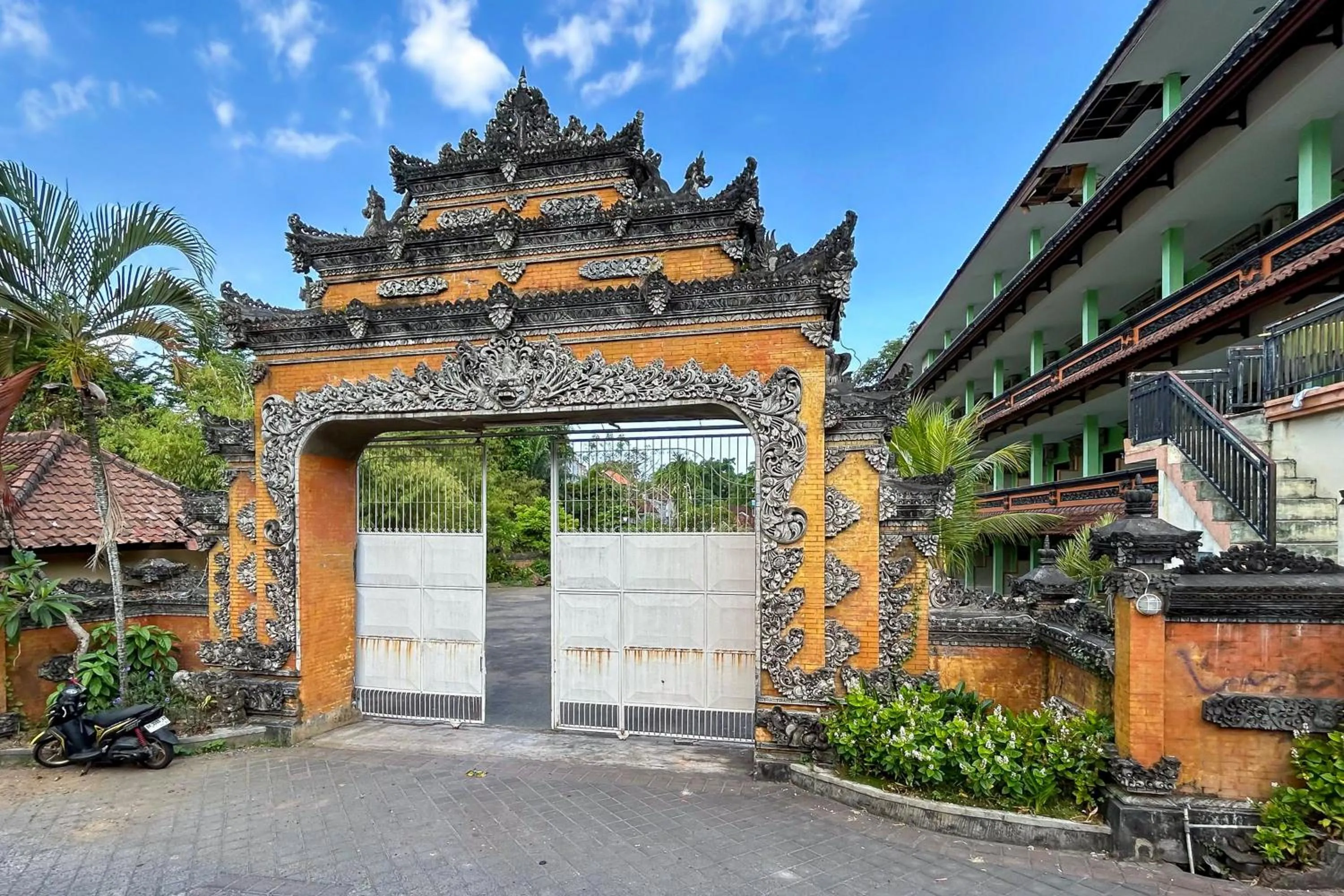 Facade/entrance in Batukaru Garden Hotel Ubung Denpasar