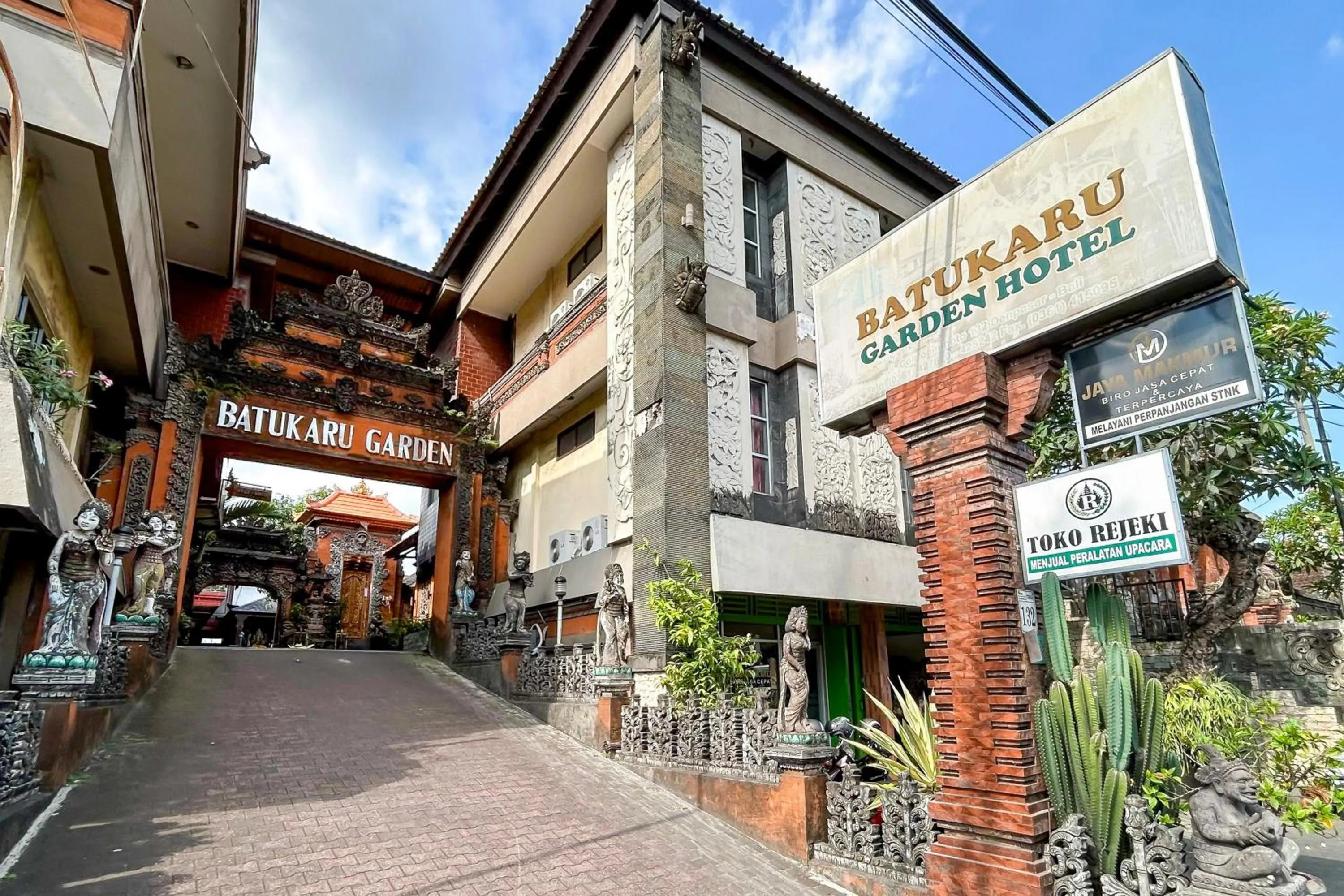 Facade/entrance in Batukaru Garden Hotel Ubung Denpasar