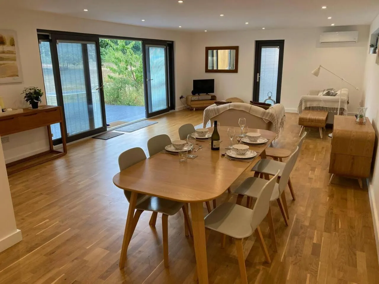 furniture in Countryside Annex- Sleeps 2 Free Parking & Garden