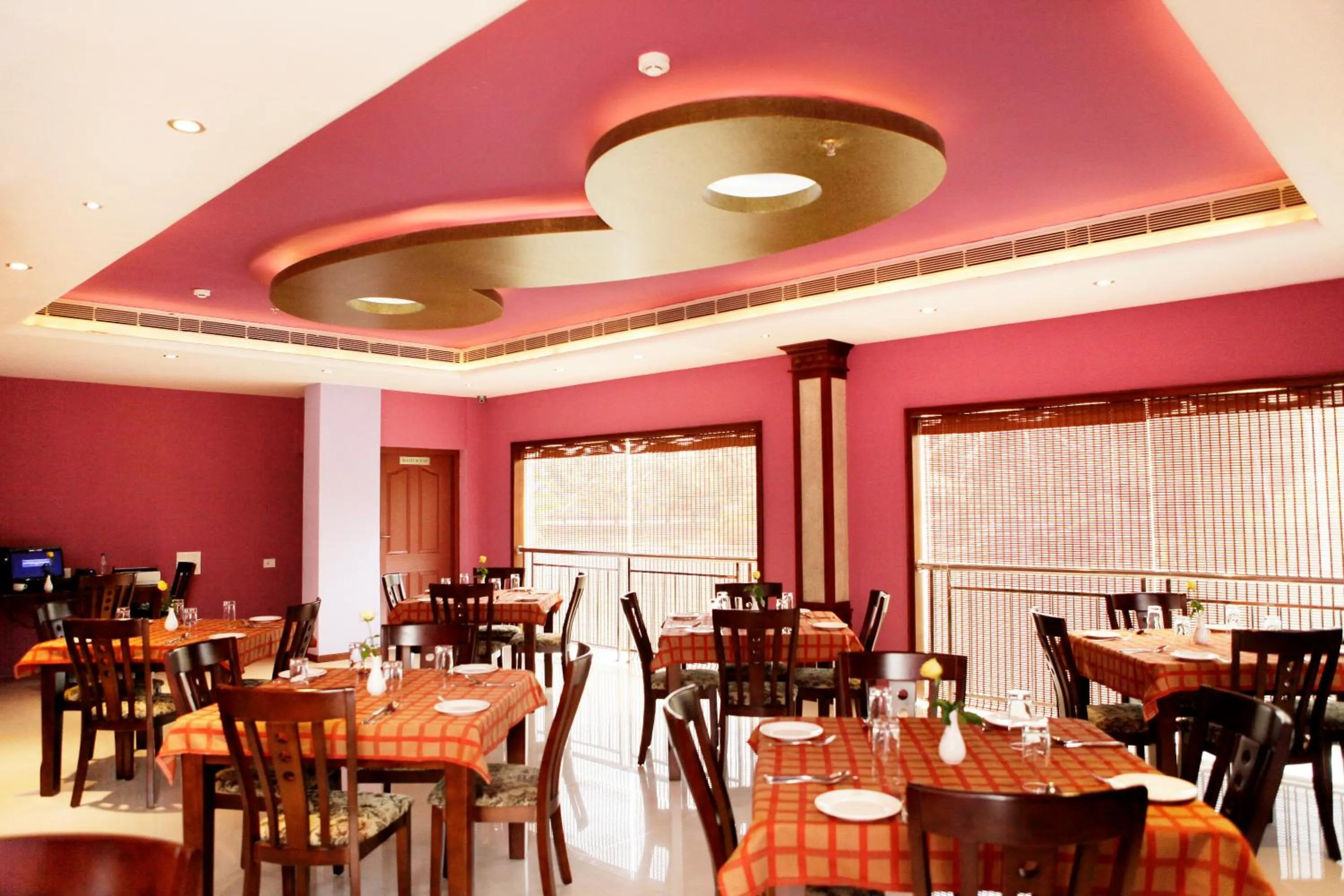 Restaurant/places to eat in Athirappilly Residency Chalakudy