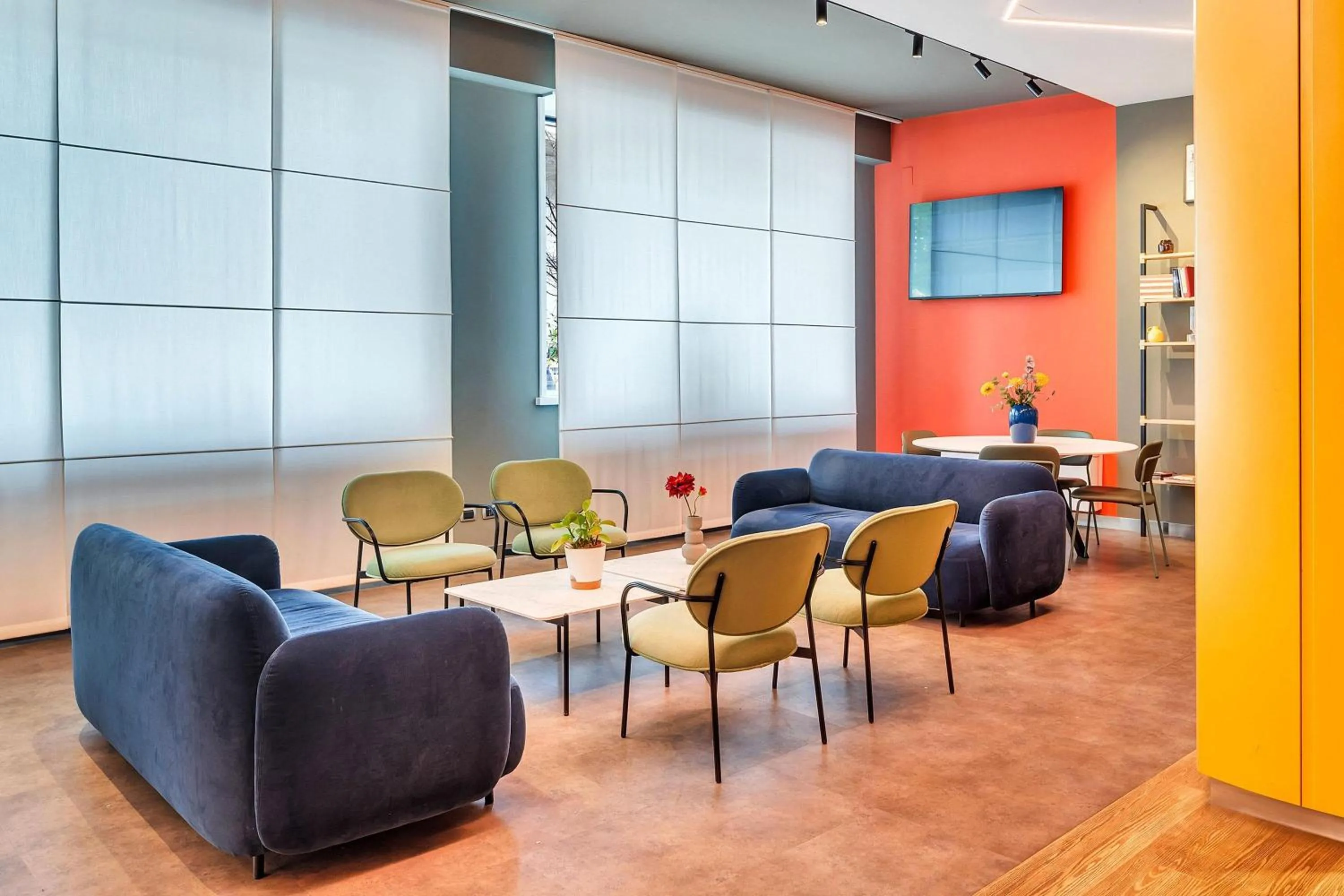 Lobby or reception in B&B Hotel Milano Aosta