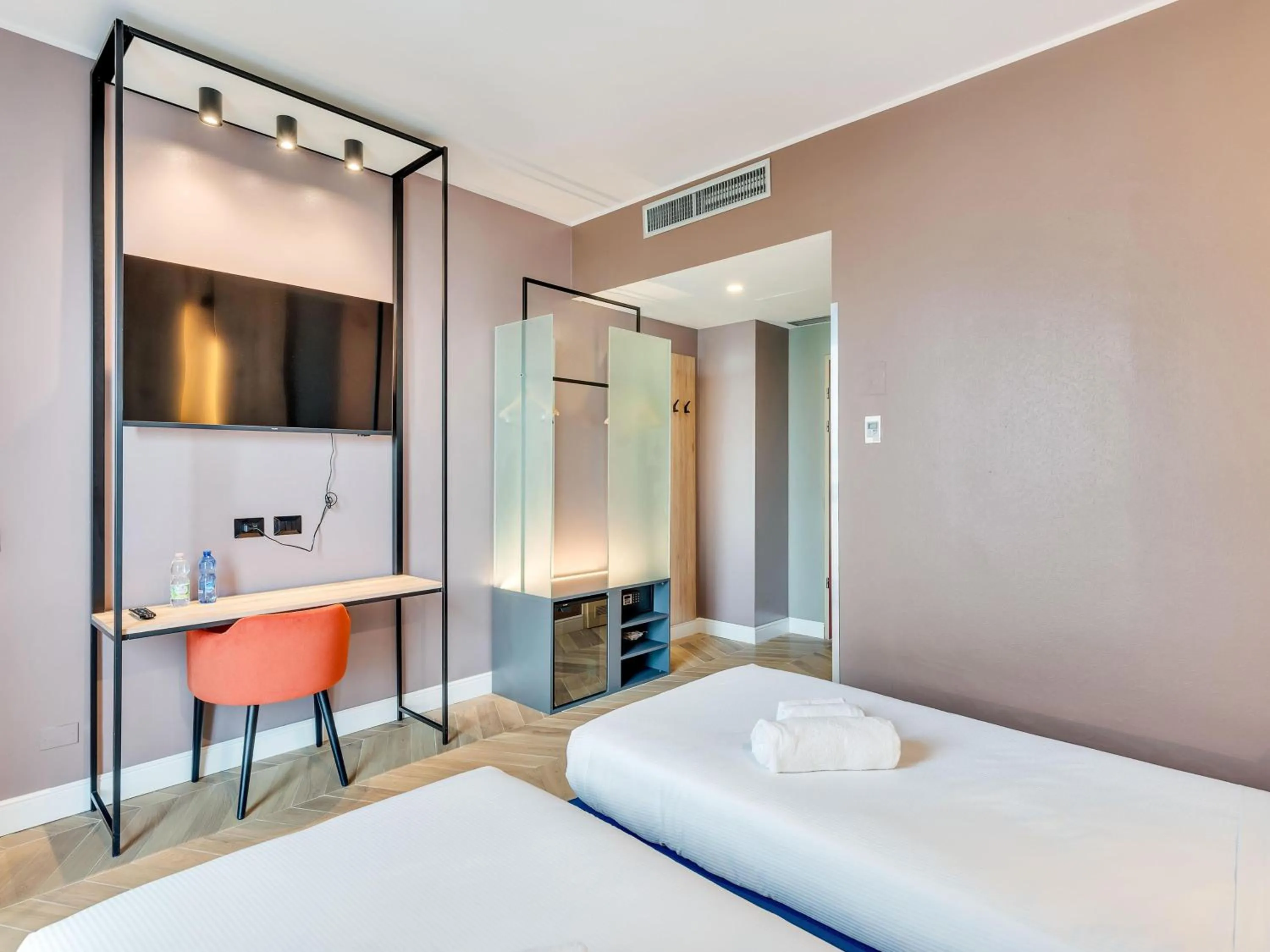 Photo of the whole room, Bed in B&B Hotel Milano Aosta