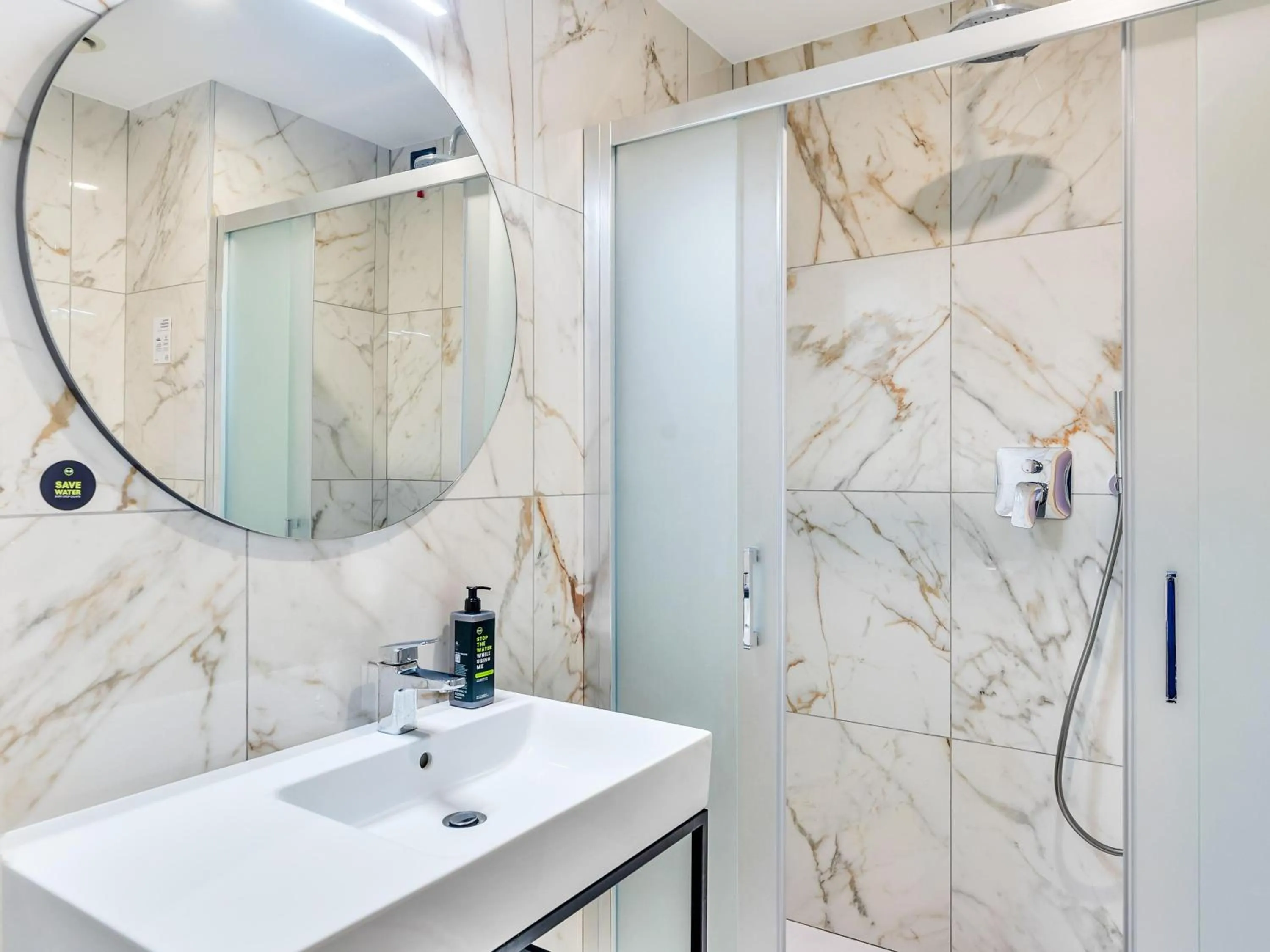 Photo of the whole room in B&B Hotel Milano Aosta