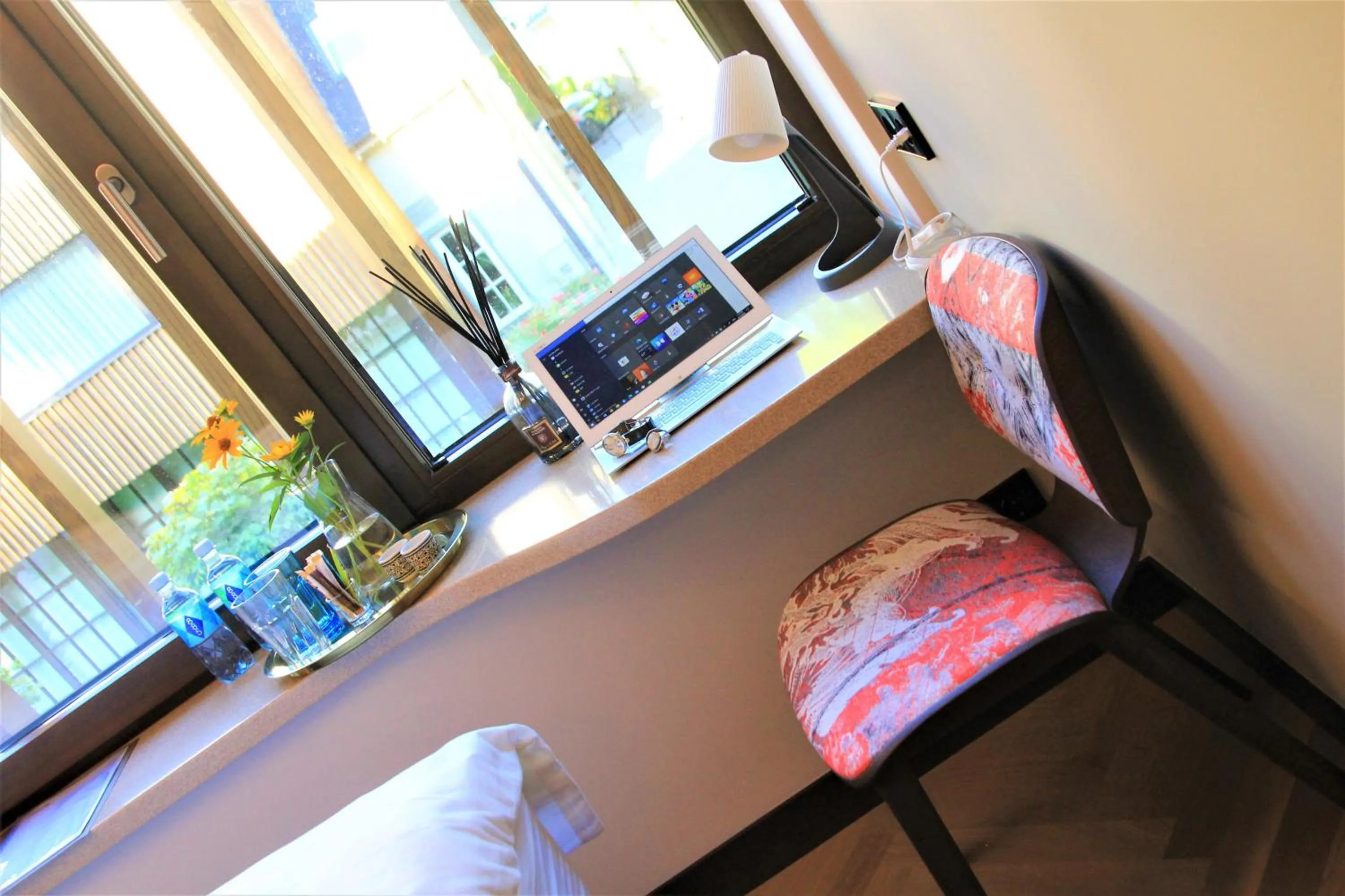 Communal lounge/ TV room, Bed in Villa Lettonia