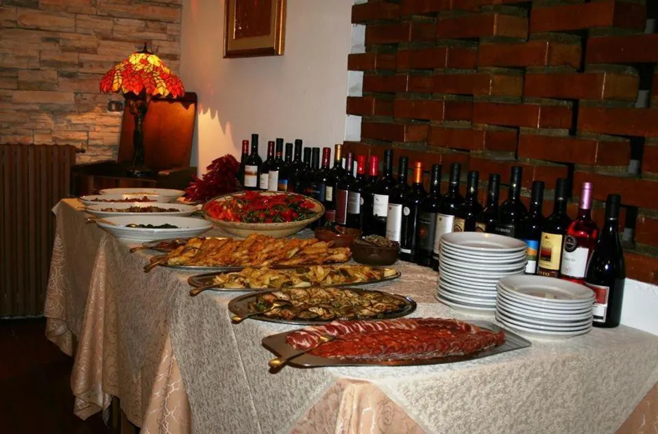 Restaurant/places to eat in Hotel Duca Di Calabria