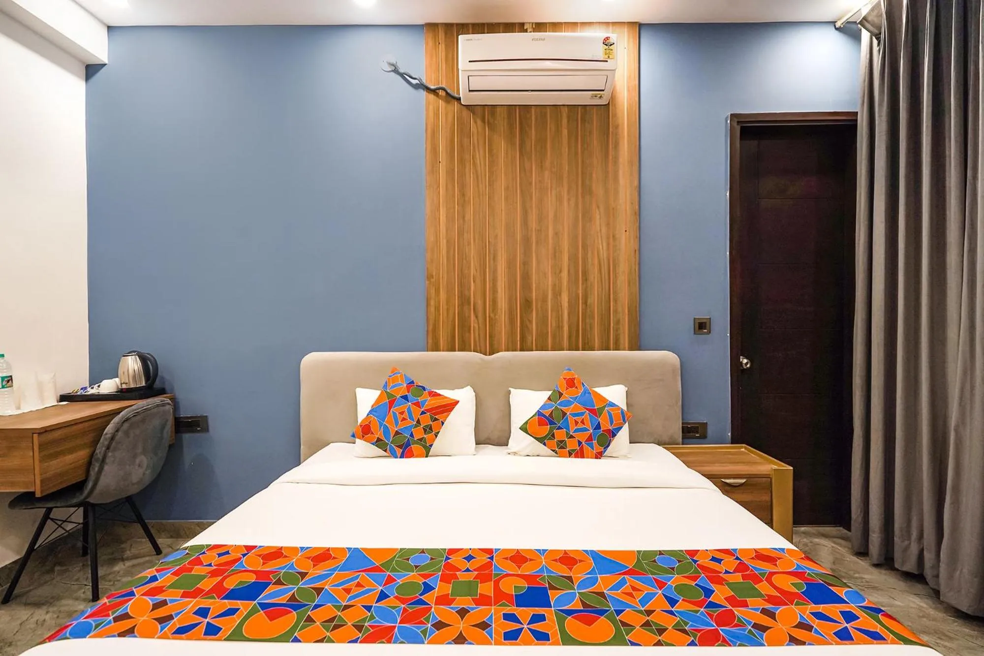 Bed in Treebo Tryst Embassy Inn