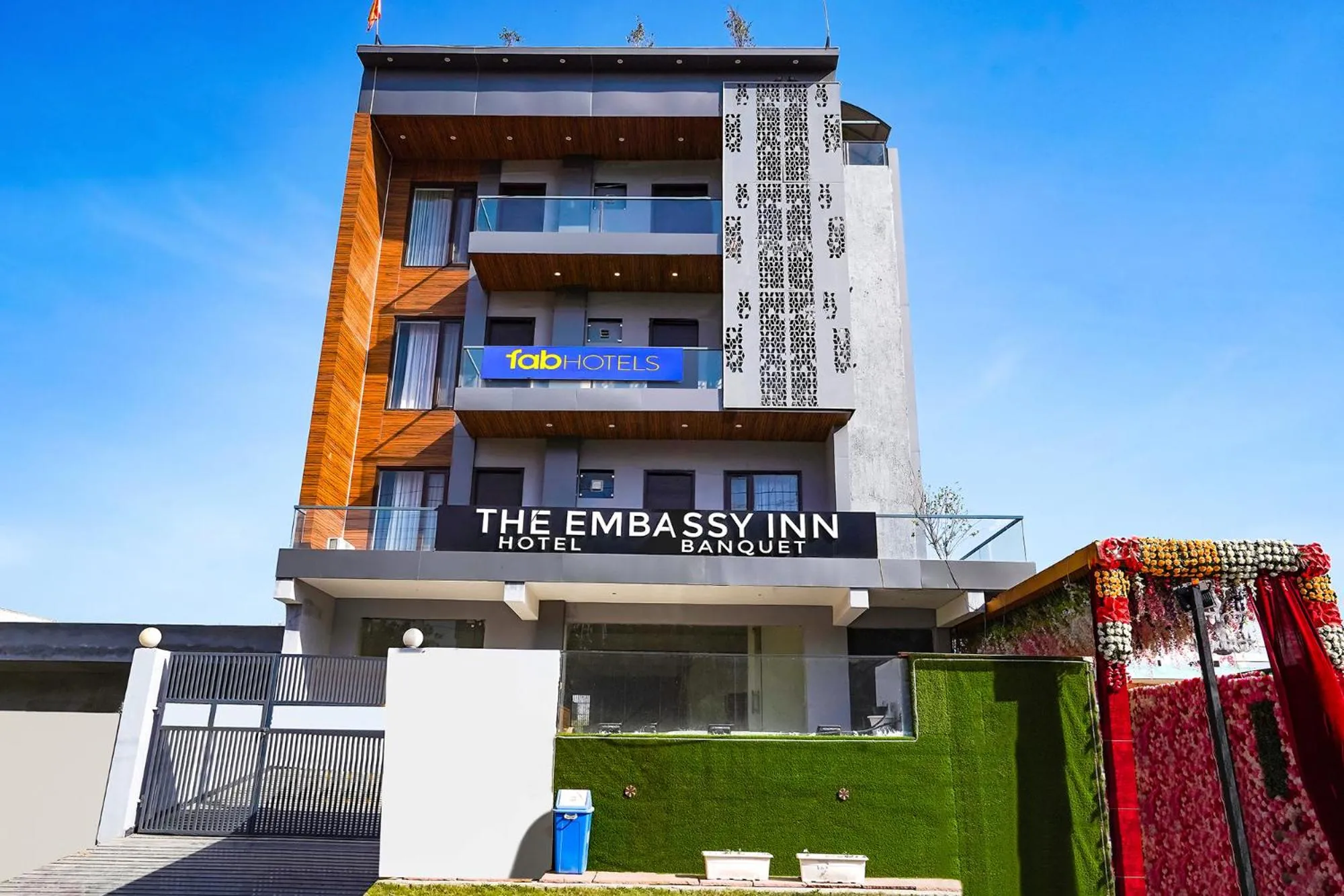 Property Building in Treebo Tryst Embassy Inn